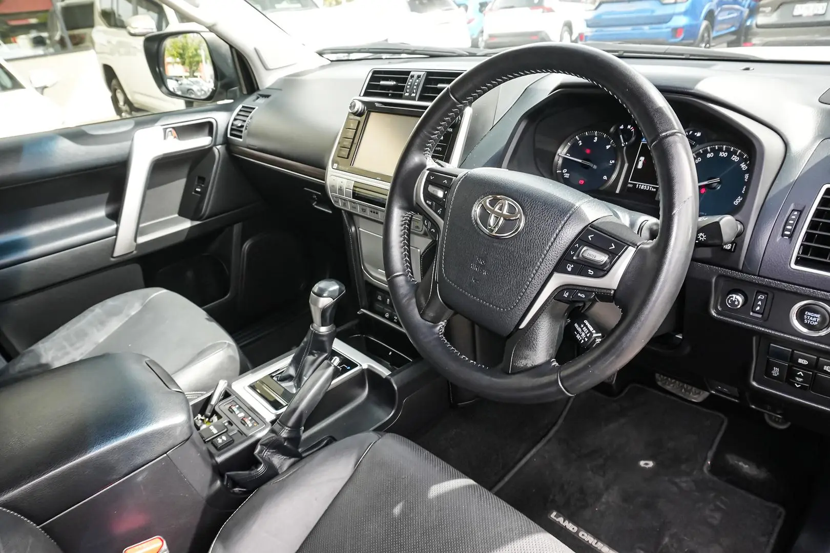 2017 Toyota Landcruiser Prado Gallery Image 15