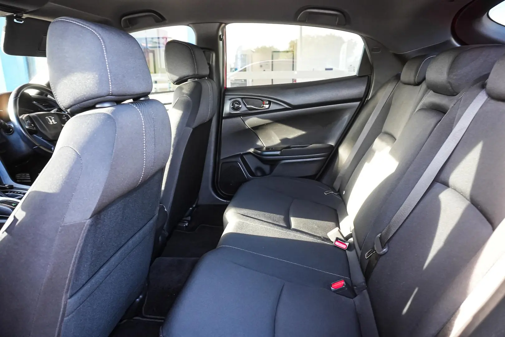 2018 Honda Civic Gallery Image 12