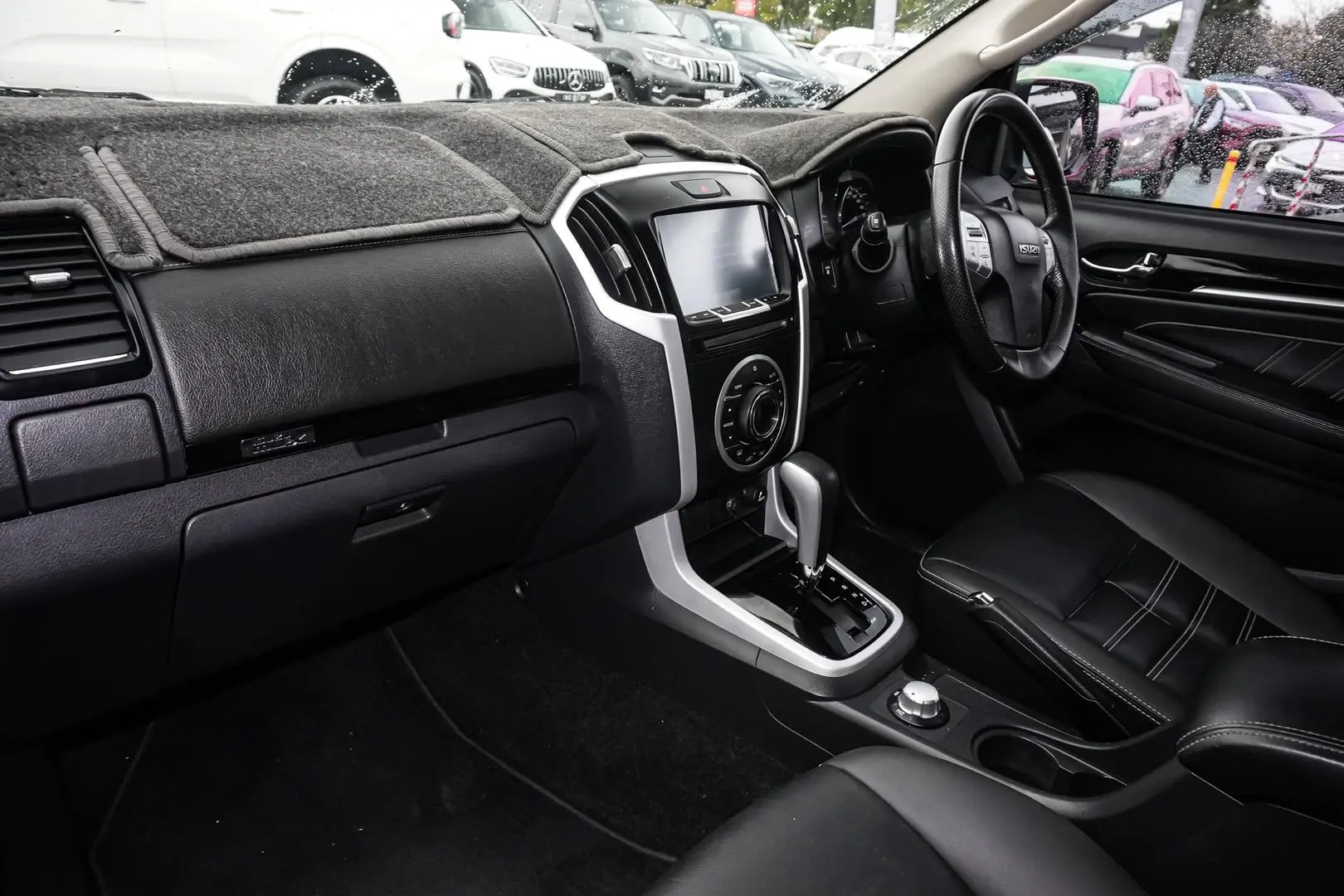 2019 Isuzu MU-X Gallery Image 10