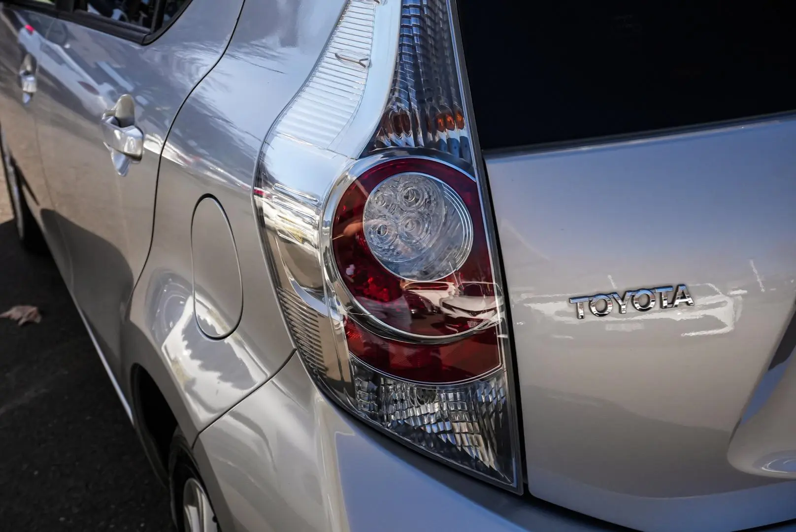2012 Toyota Prius C Gallery Image 13