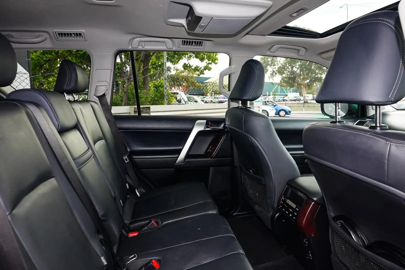 2016 Toyota Landcruiser Prado Gallery Image 8