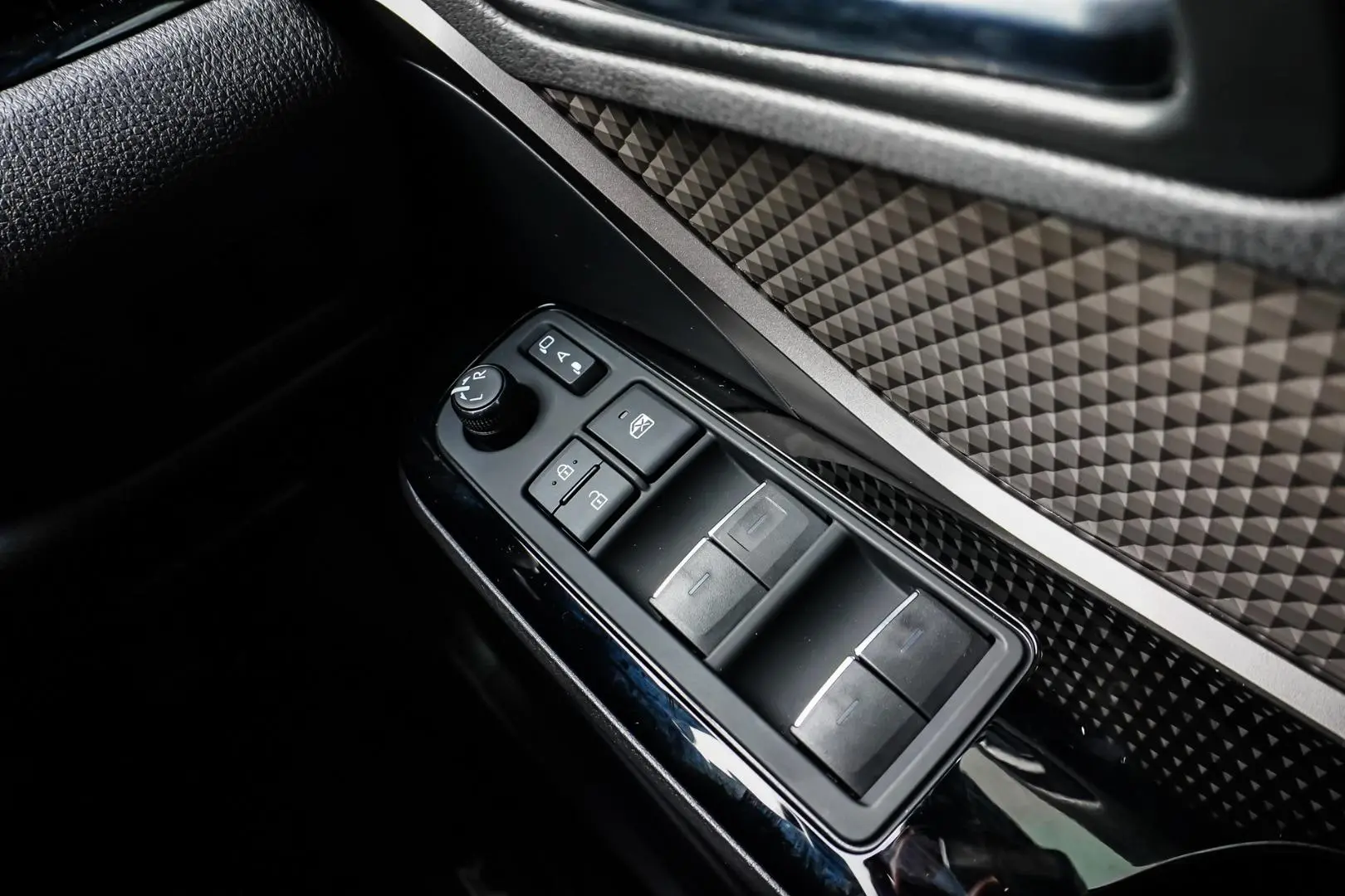 2021 Toyota C-HR Gallery Image 21