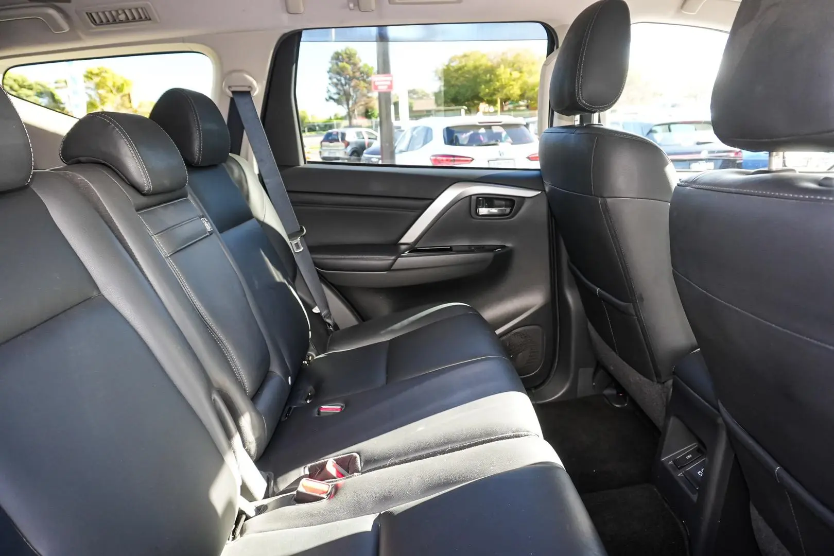 2020 Mitsubishi Pajero Sport Gallery Image 9