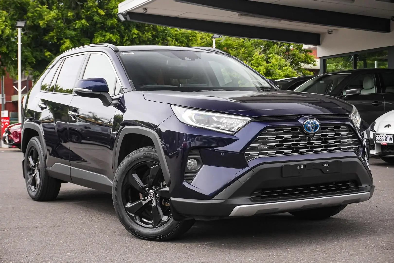 2020 Toyota RAV4 Gallery Image 2