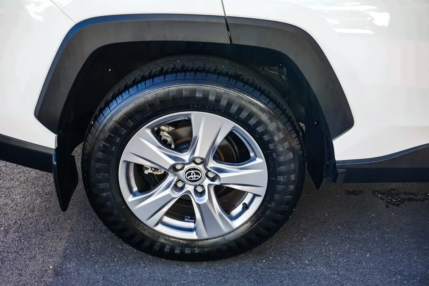 2022 Toyota RAV4 Gallery Image 16