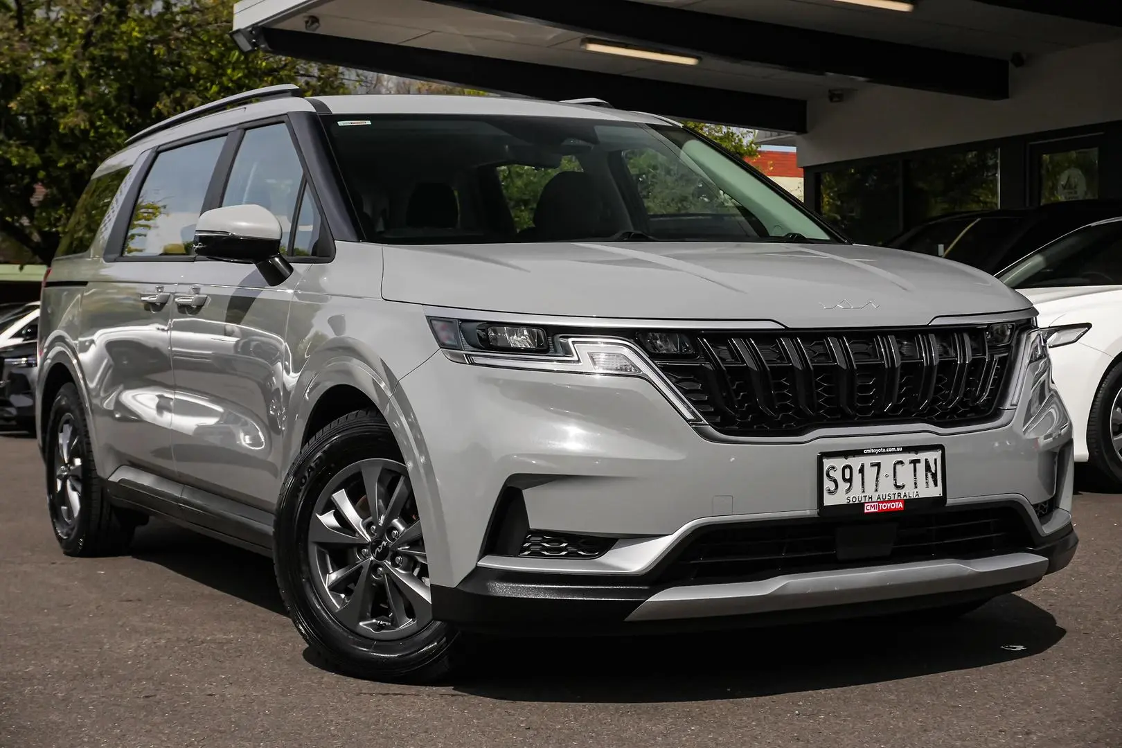 2022 Kia Carnival Gallery Image 2