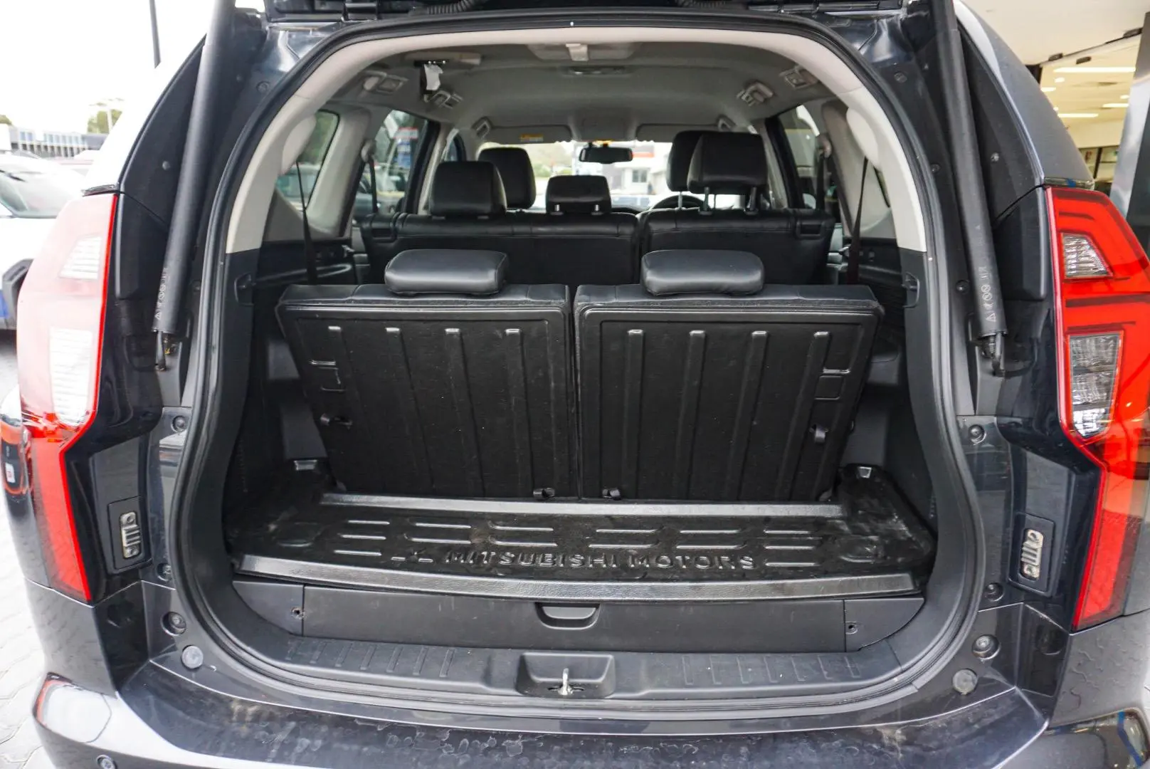 2024 Mitsubishi Pajero Sport Gallery Image 11