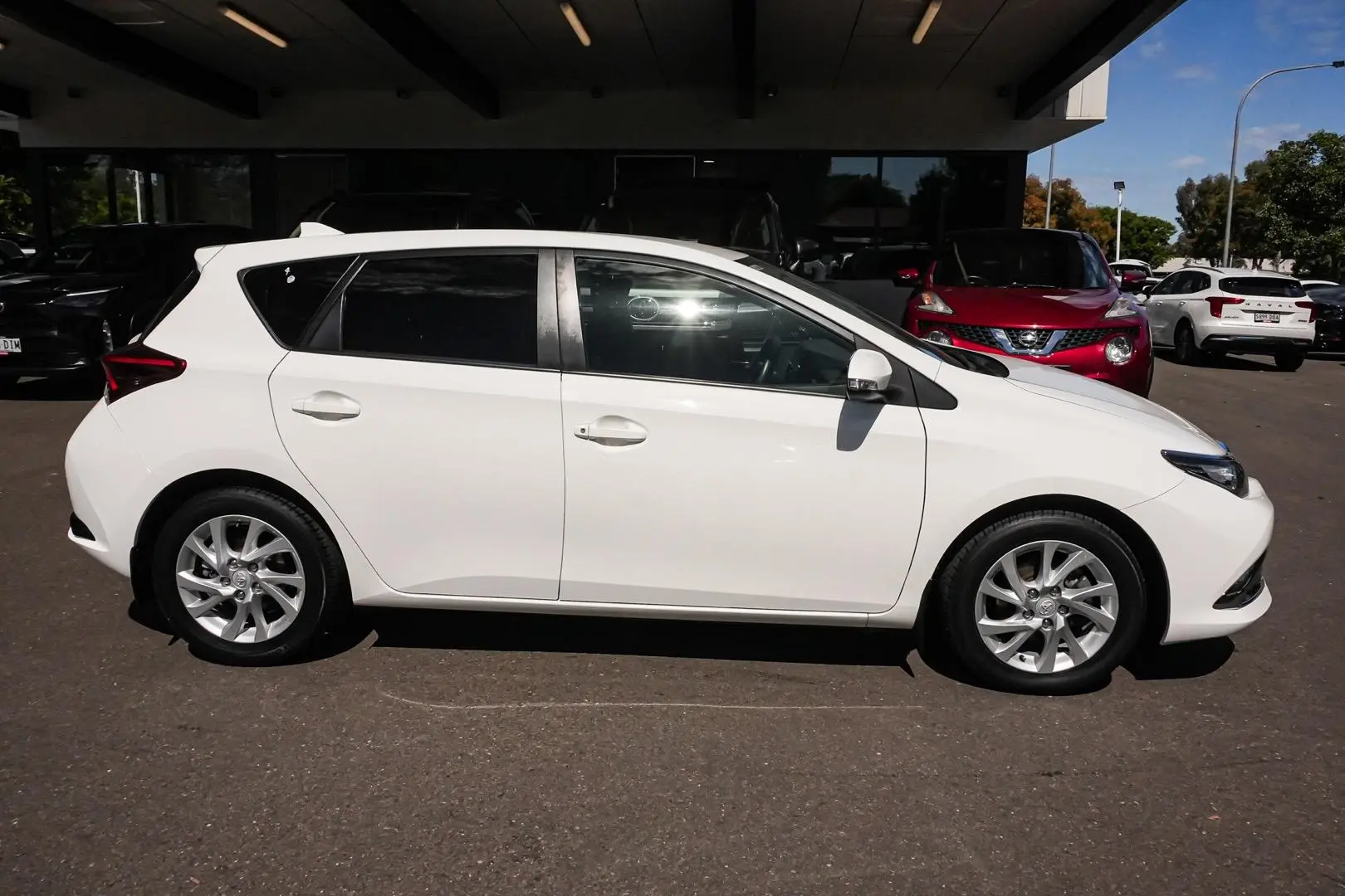 2017 Toyota Corolla Gallery Image 4