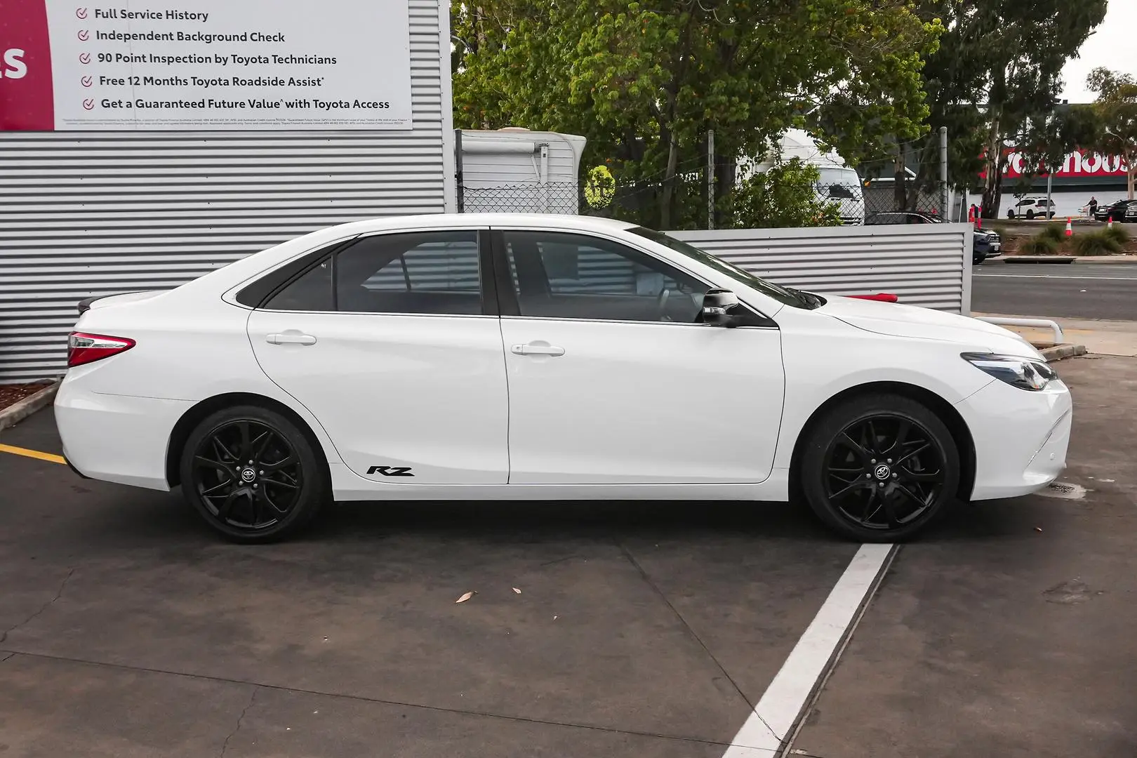 2017 Toyota Camry Gallery Image 4