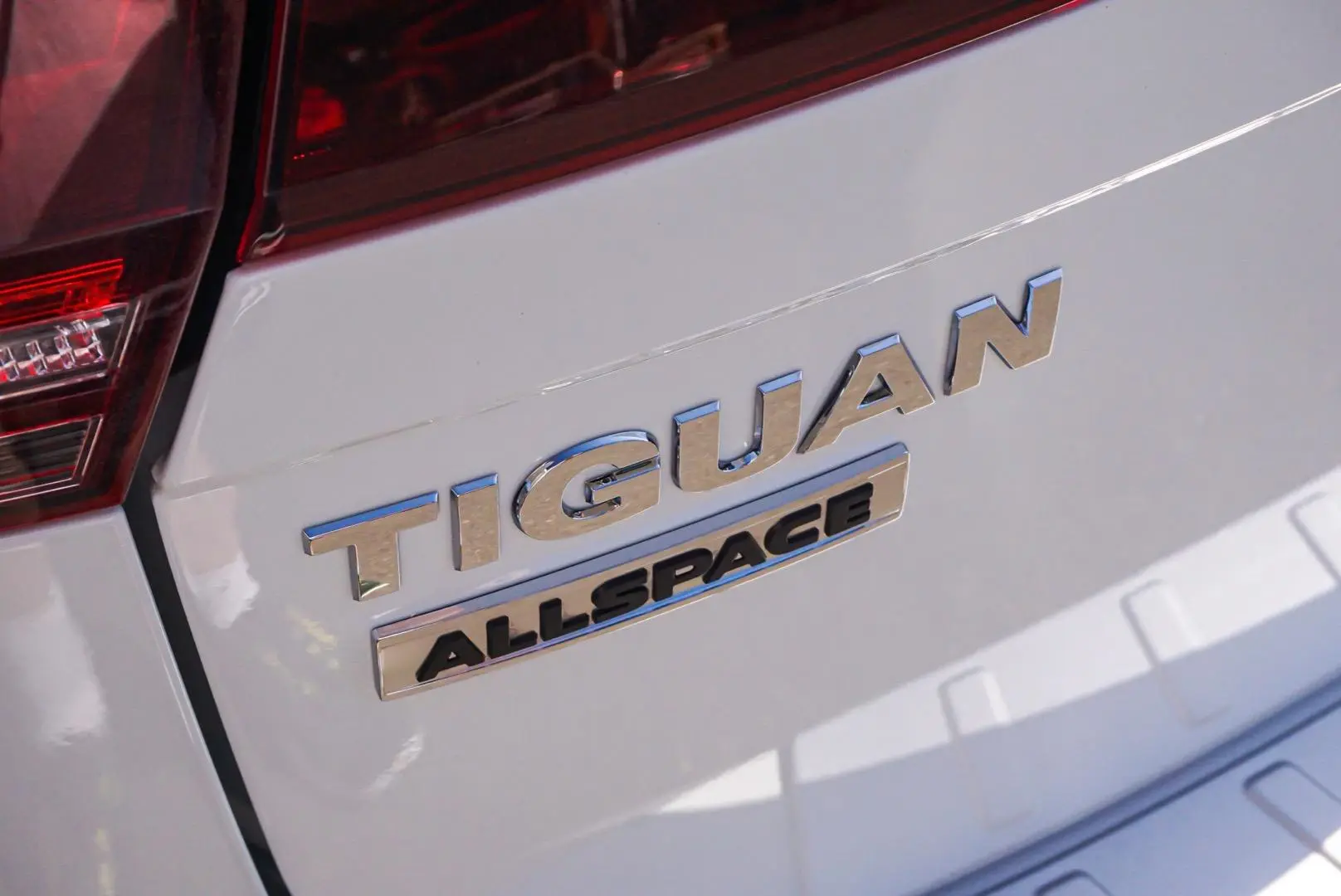 2020 Volkswagen Tiguan Gallery Image 15