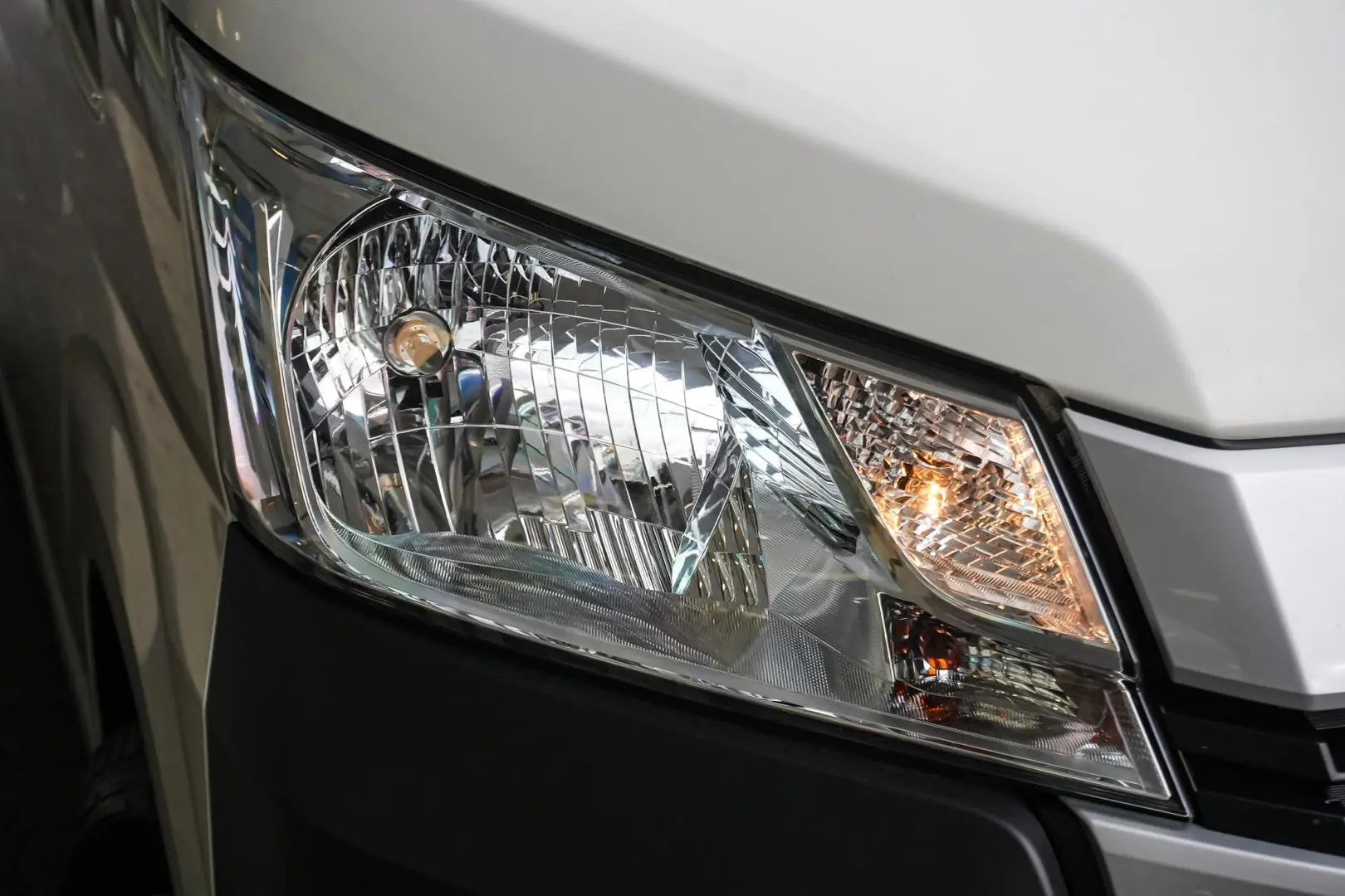 2022 Toyota Hiace Gallery Image 12