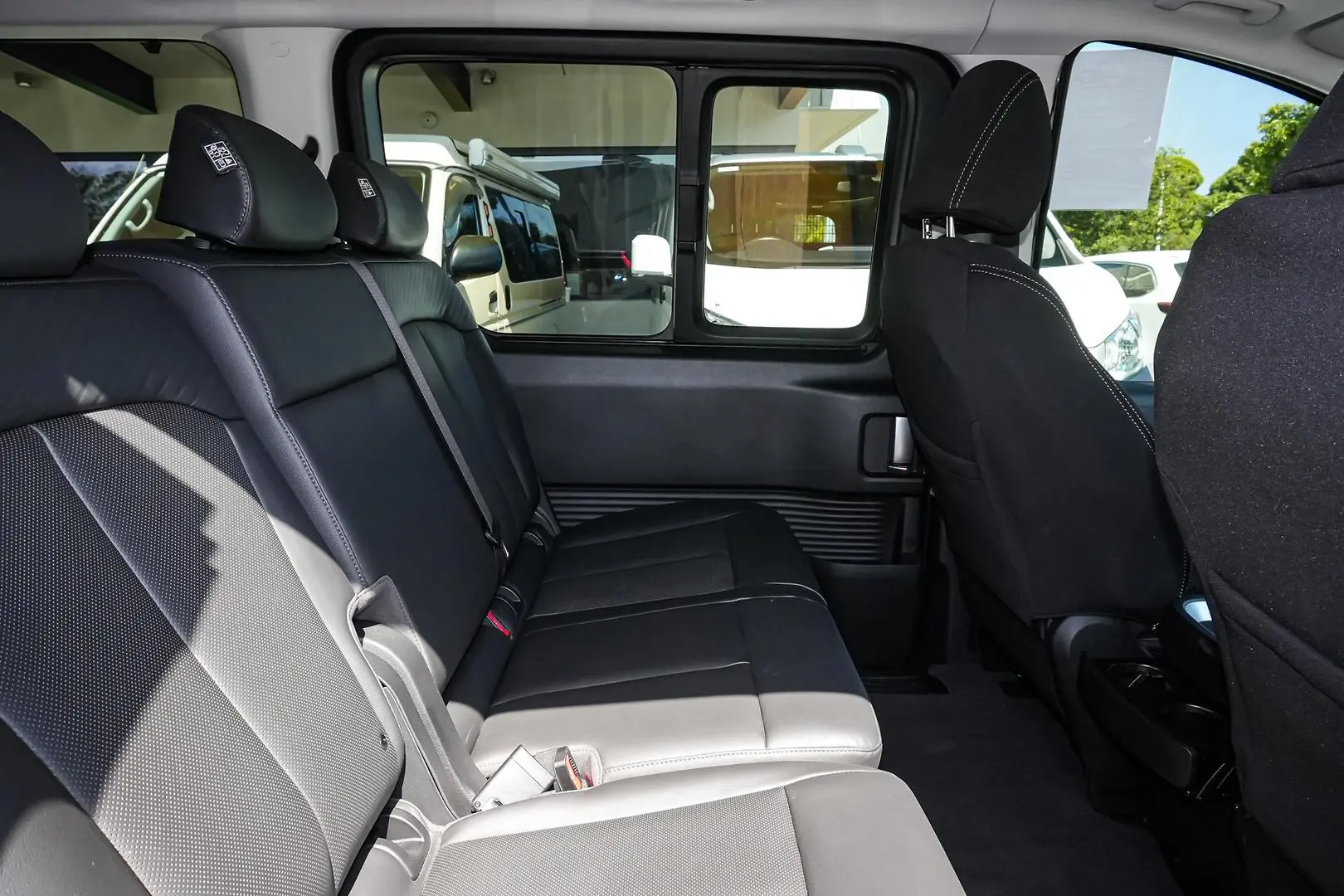 2024 Hyundai STARIA Gallery Image 12