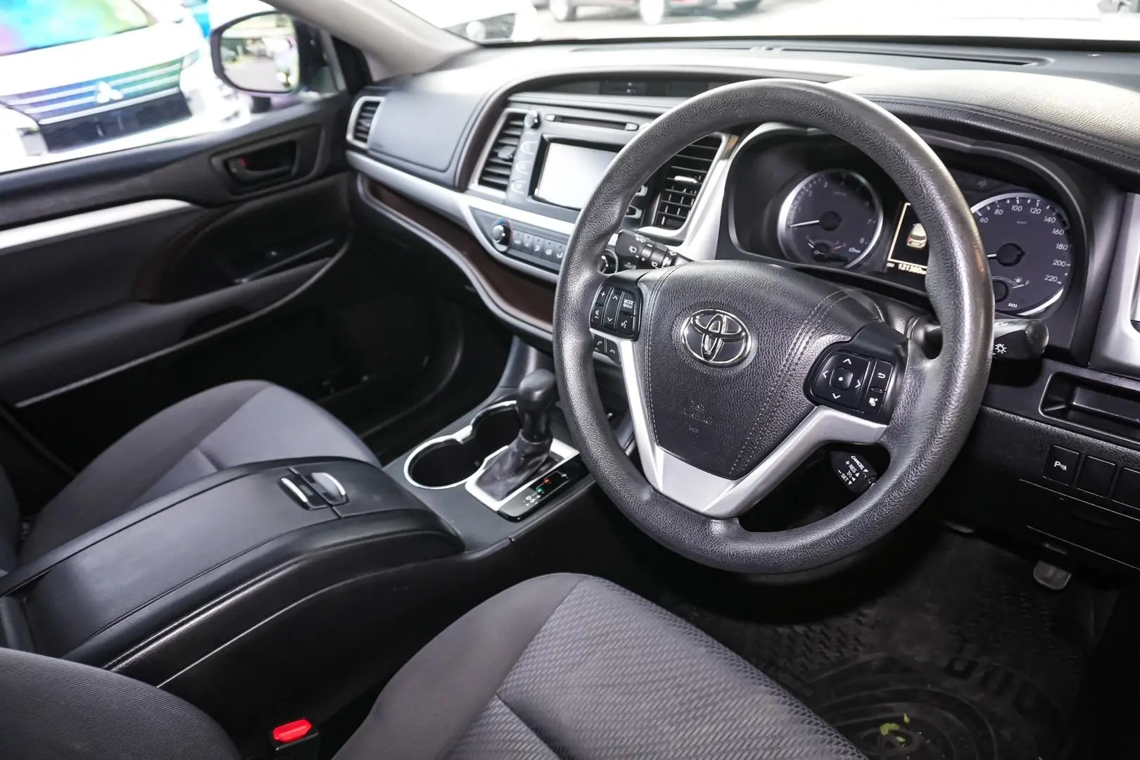 2016 Toyota Kluger Gallery Image 7