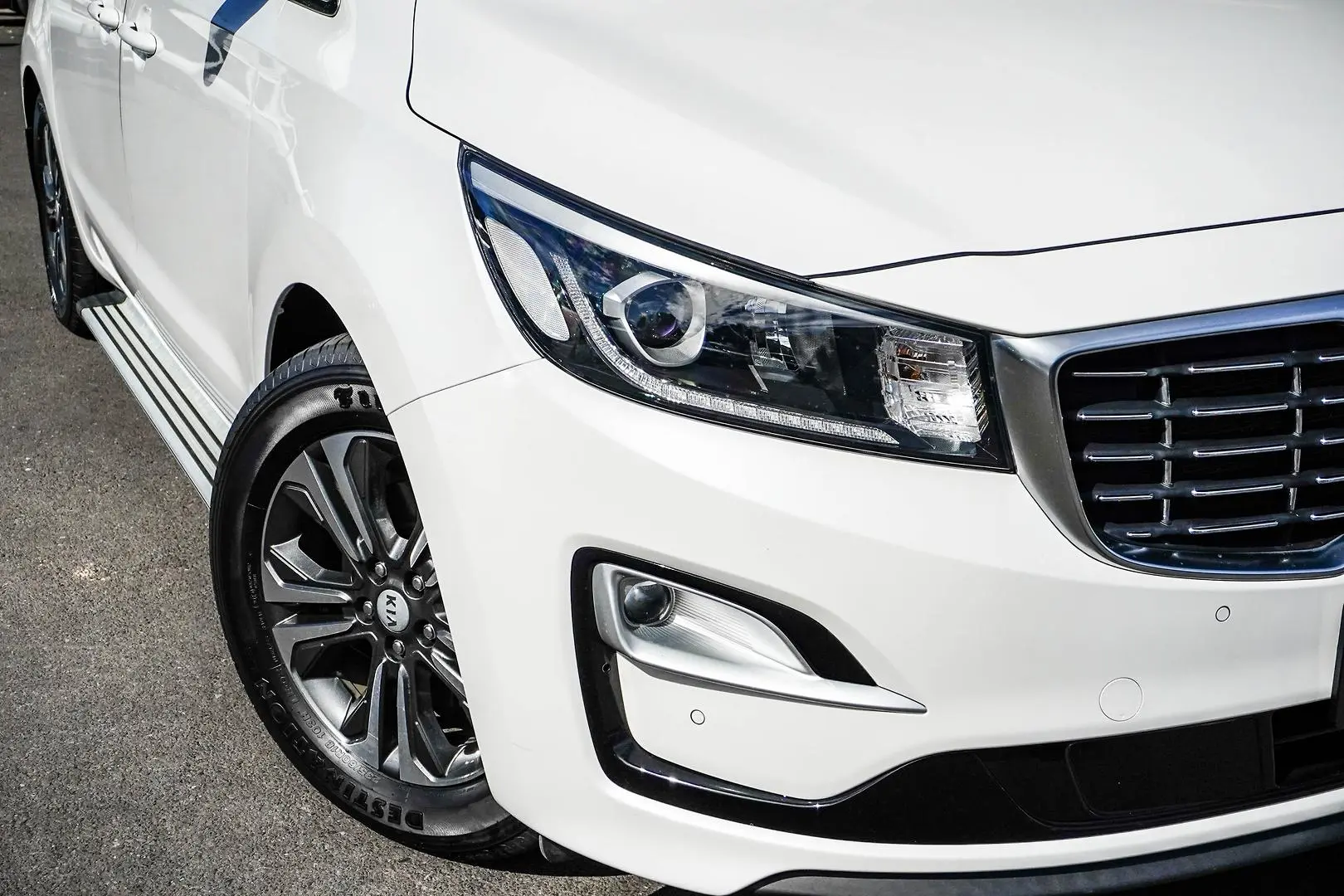 2018 Kia Carnival Gallery Image 13