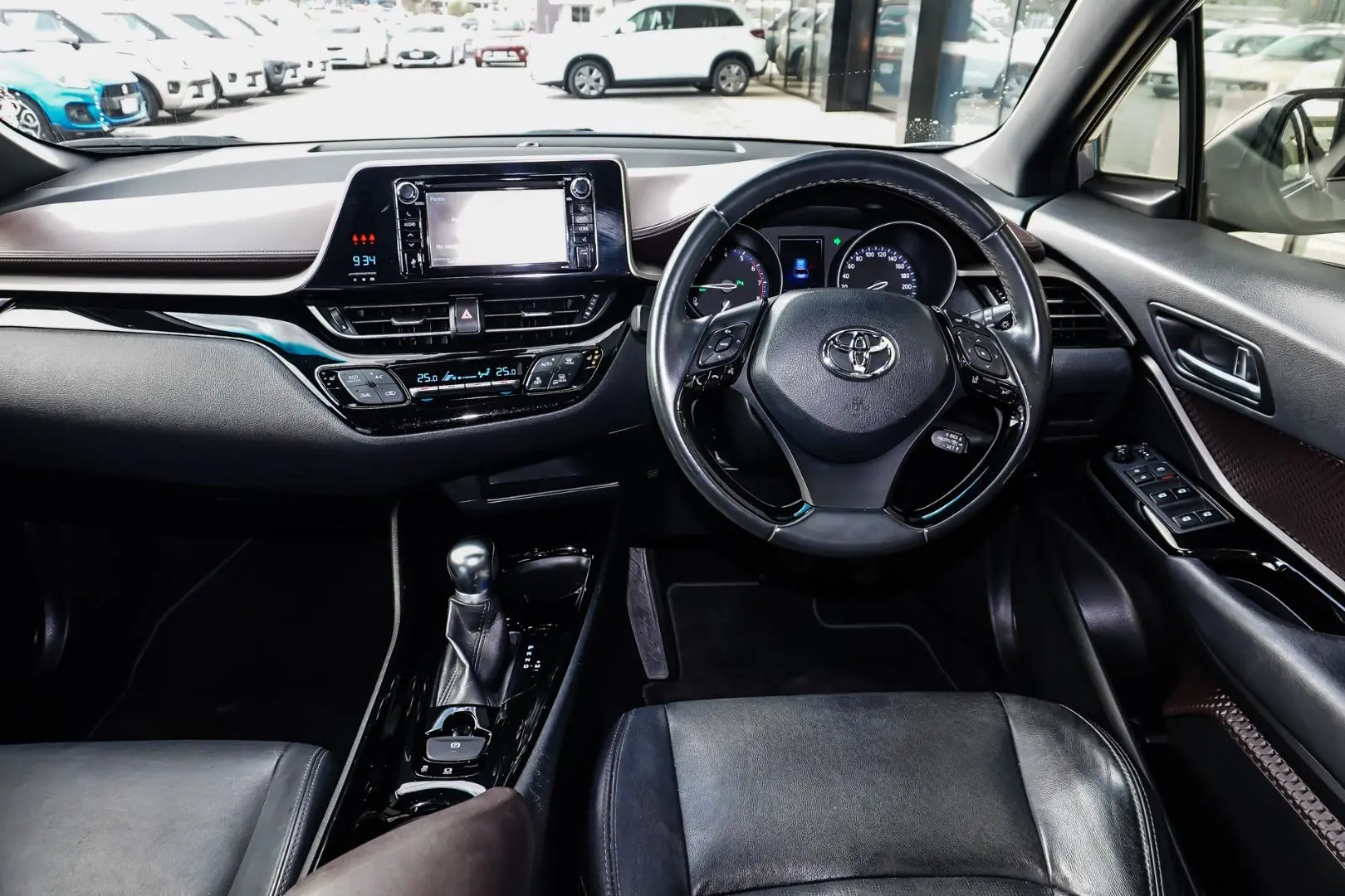 2019 Toyota C-HR Gallery Image 9