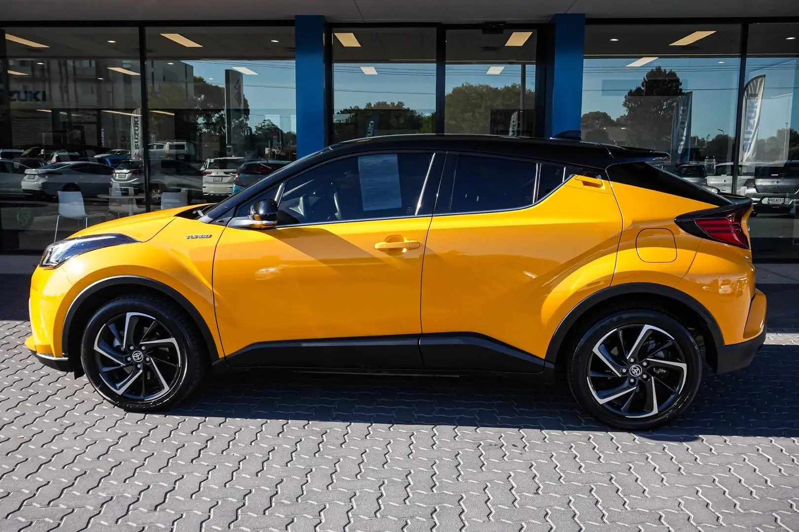 2021 Toyota C-HR Gallery Image 4