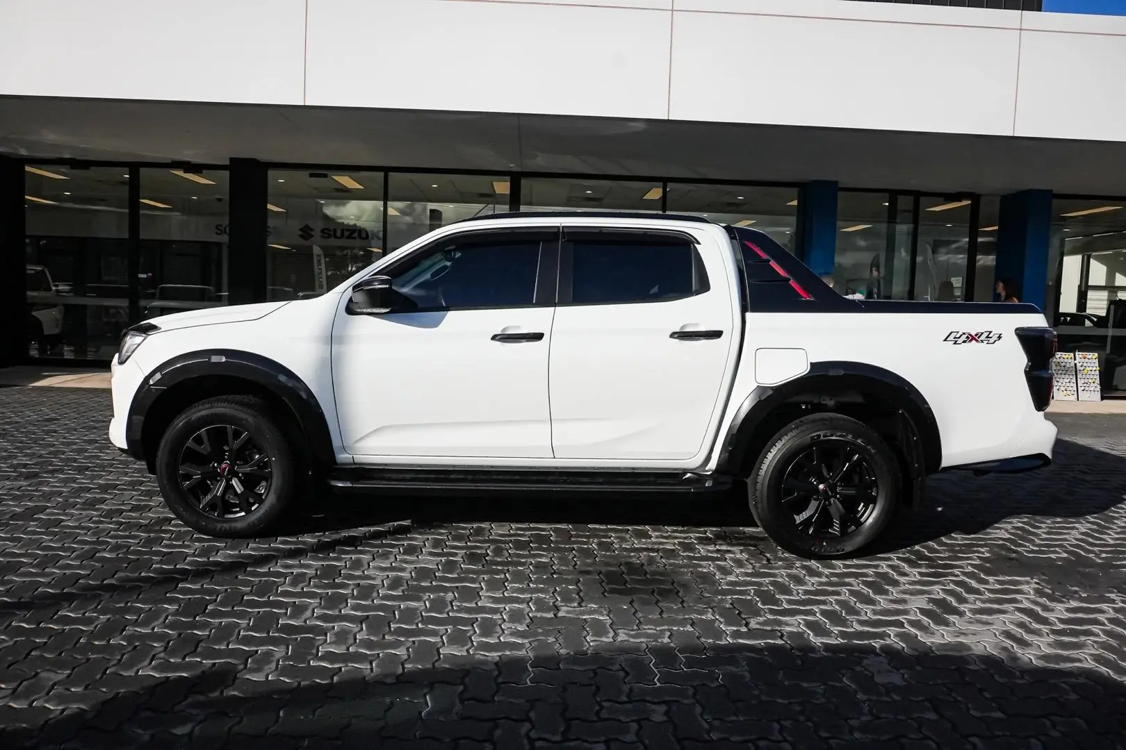 2023 Isuzu D-MAX Gallery Image 4