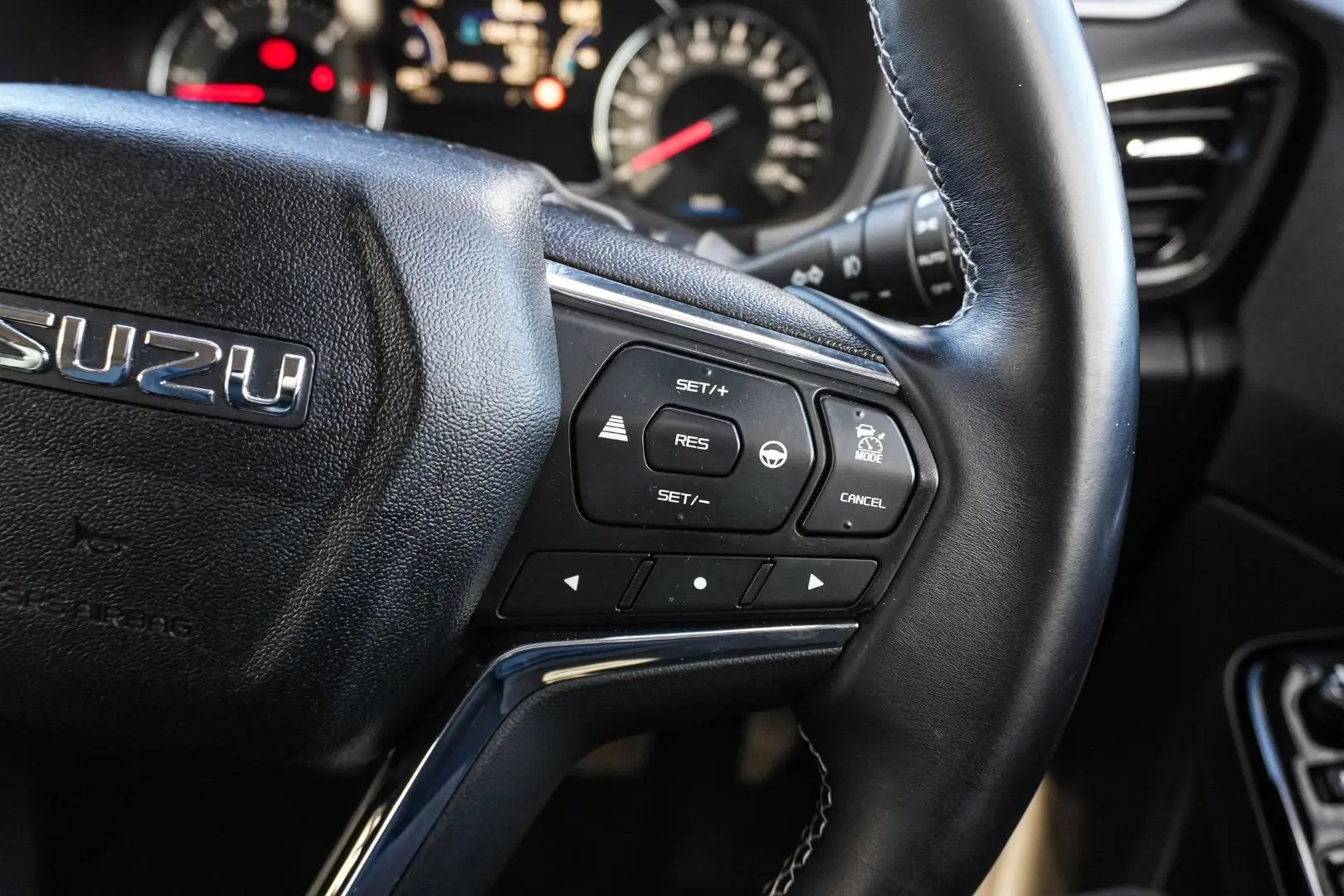 2022 Isuzu MU-X Gallery Image 22