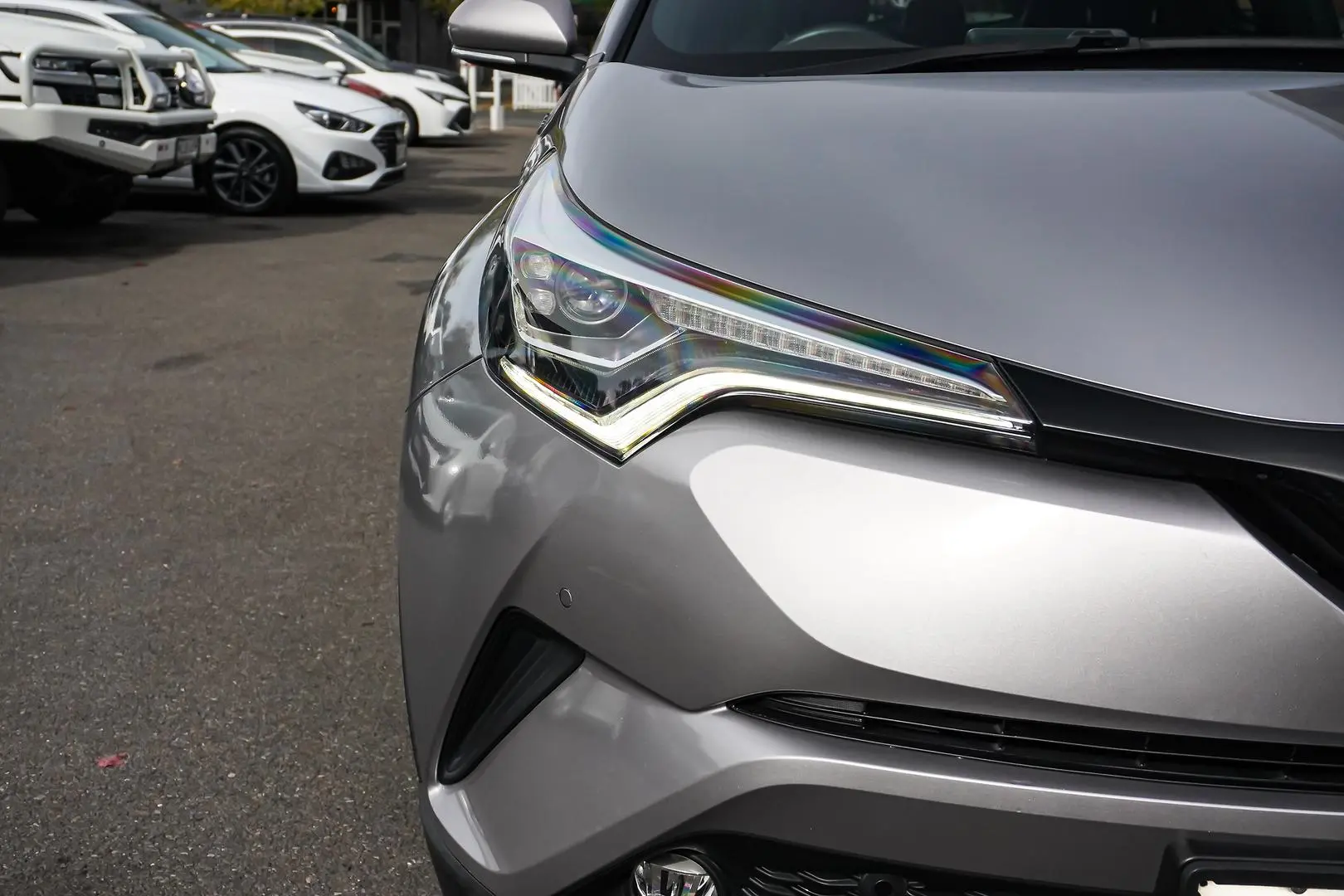 2017 Toyota C-HR Gallery Image 13