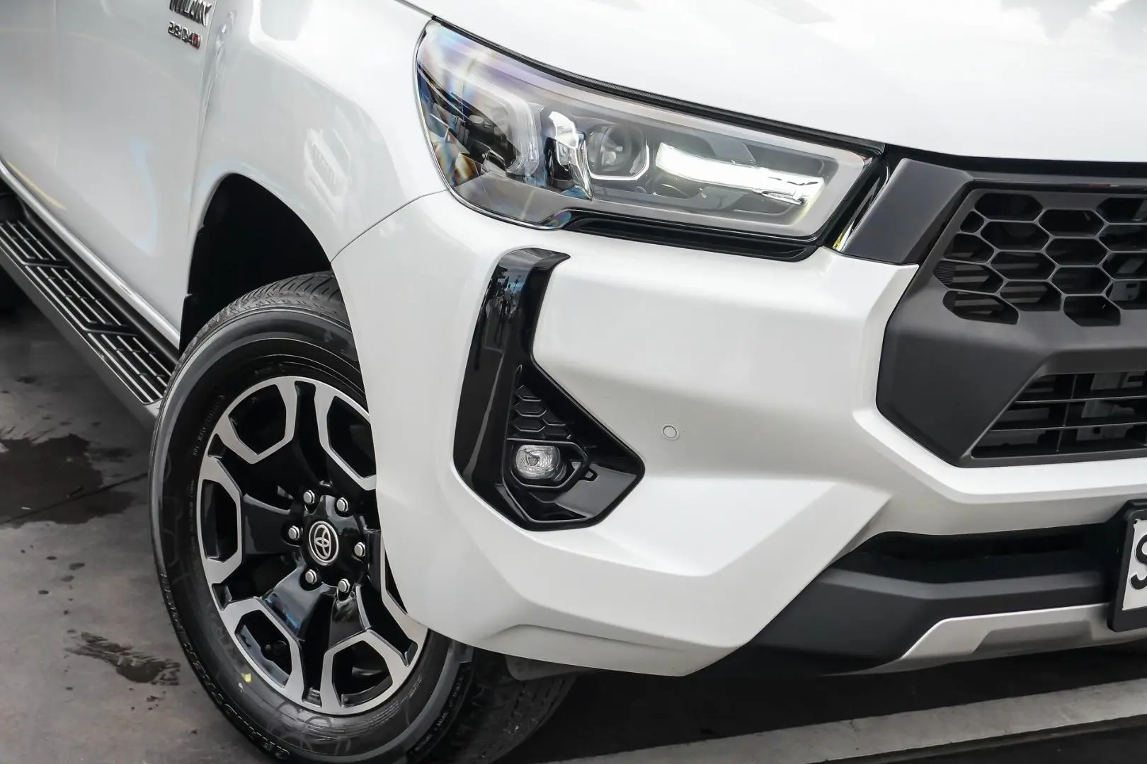 2024 Toyota Hilux Gallery Image 11