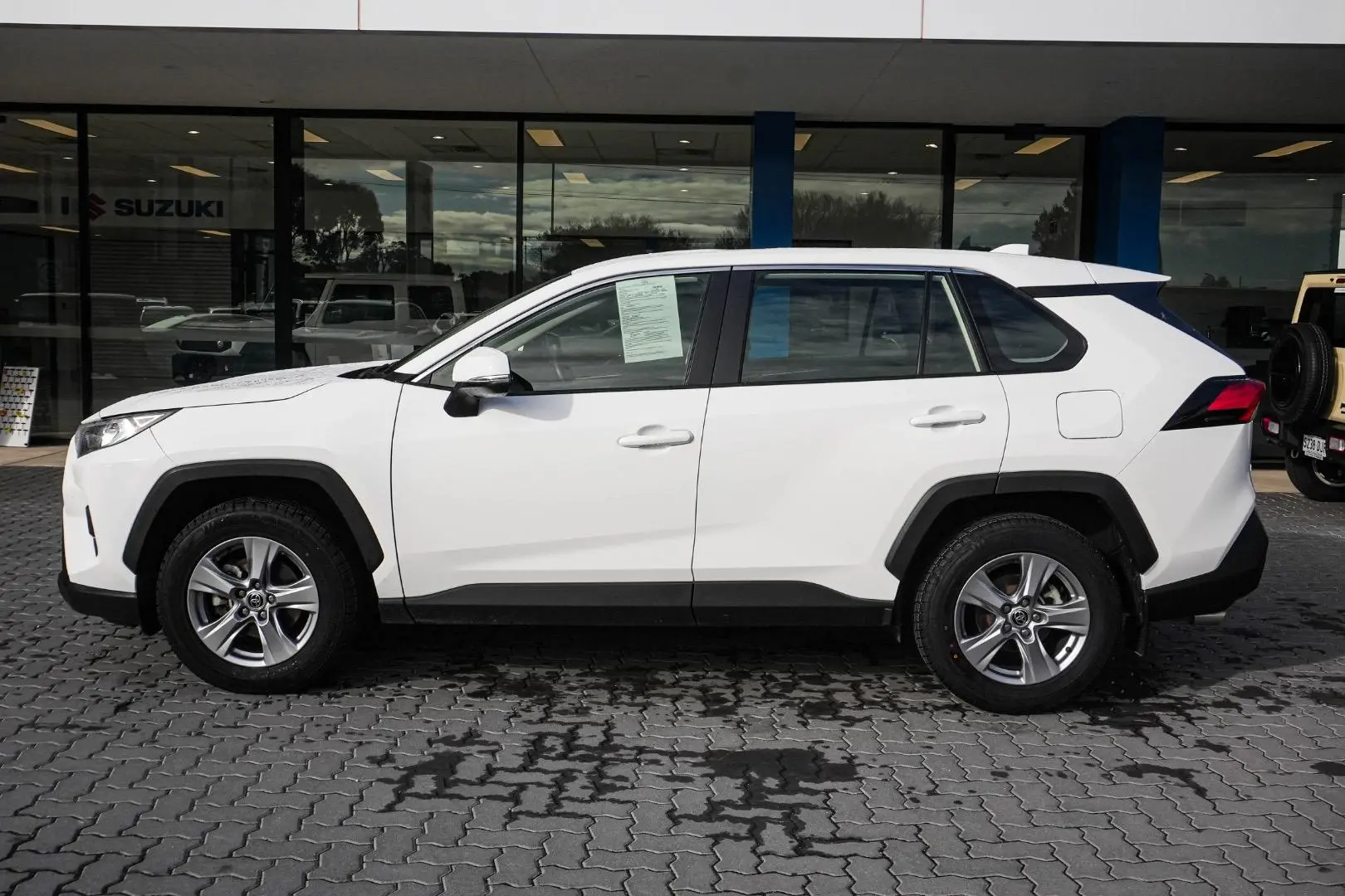 2024 Toyota RAV4 Gallery Image 4