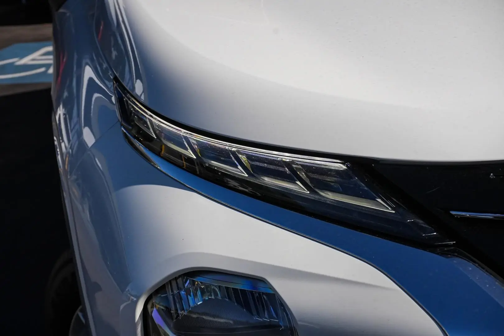 2024 Mitsubishi Outlander Gallery Image 11