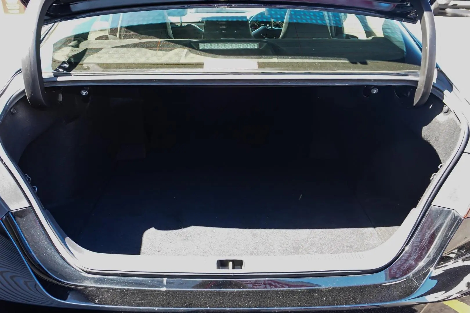 2019 Toyota Camry Gallery Image 11