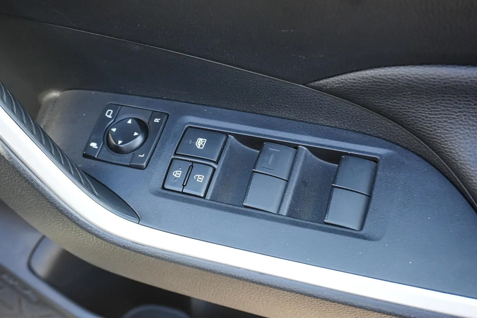 2022 Toyota RAV4 Gallery Image 17