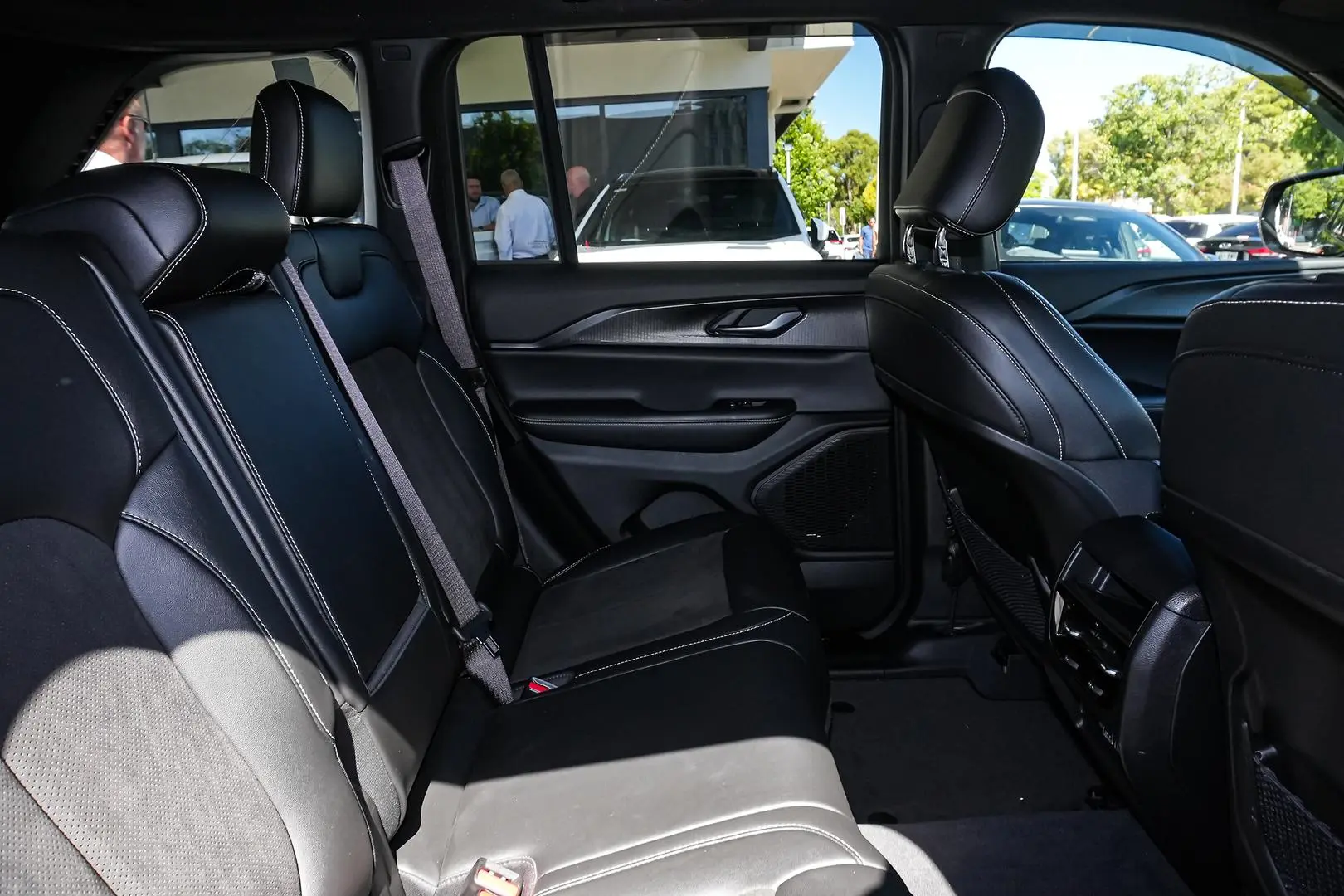 2023 Jeep Grand Cherokee Gallery Image 14