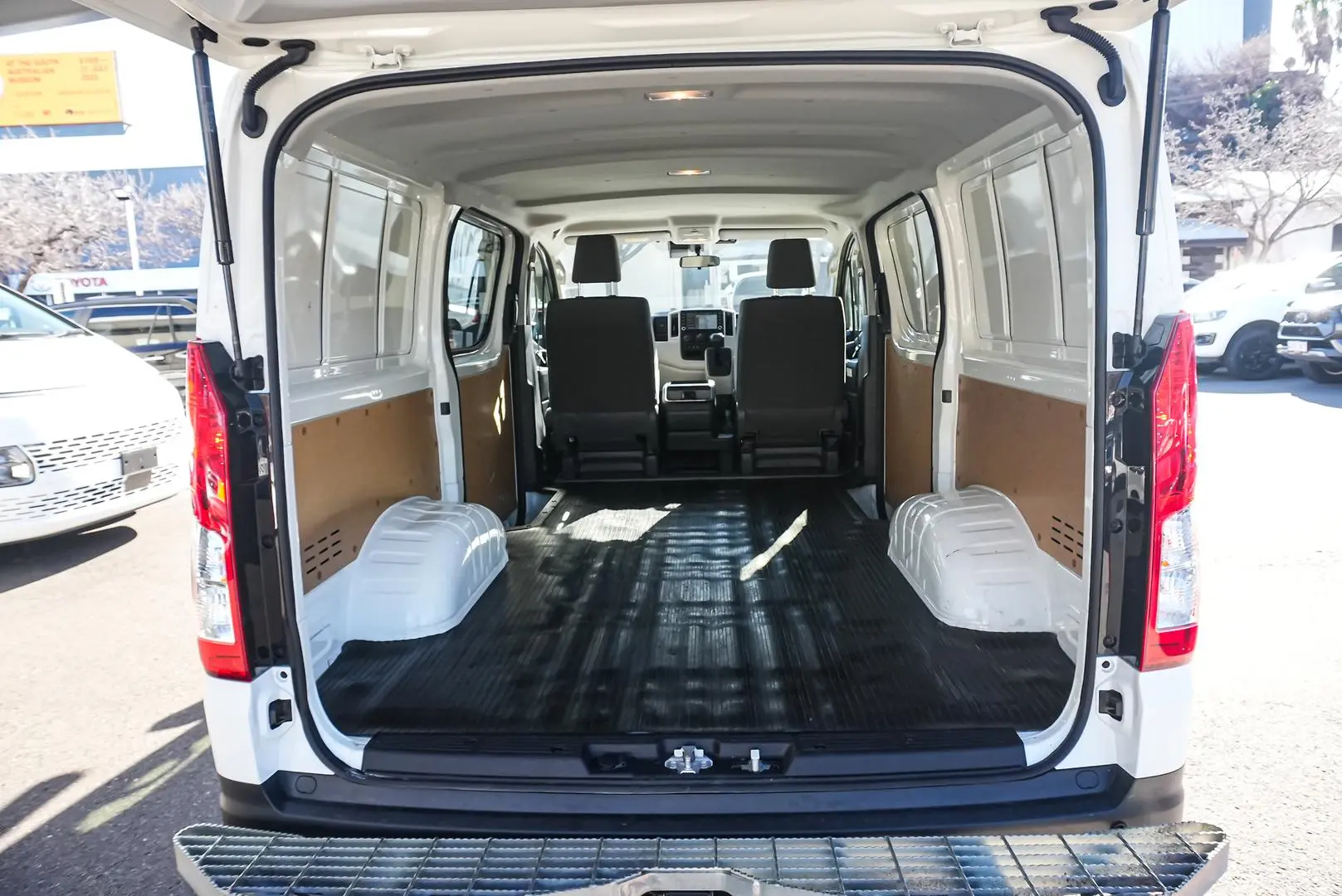 2021 Toyota Hiace Gallery Image 12