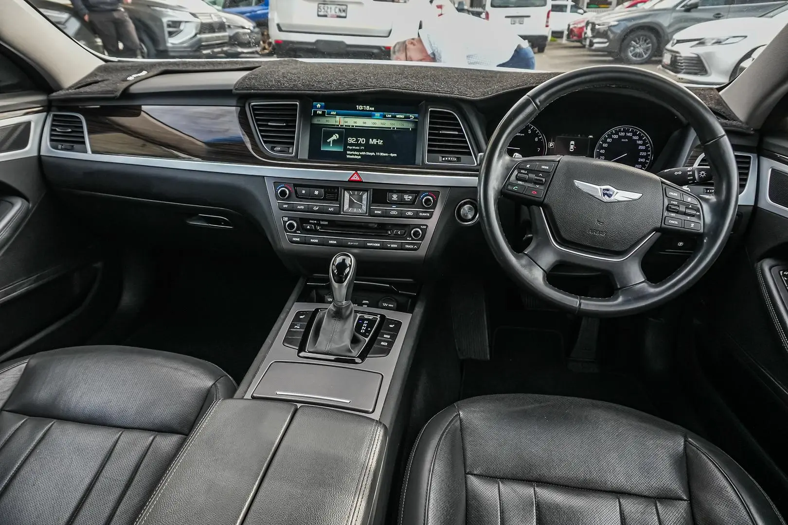 2014 Hyundai Genesis Gallery Image 9