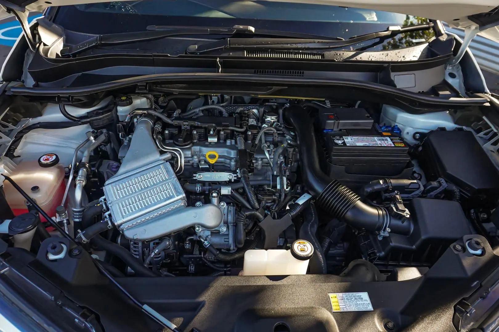 2017 Toyota C-HR Gallery Image 26