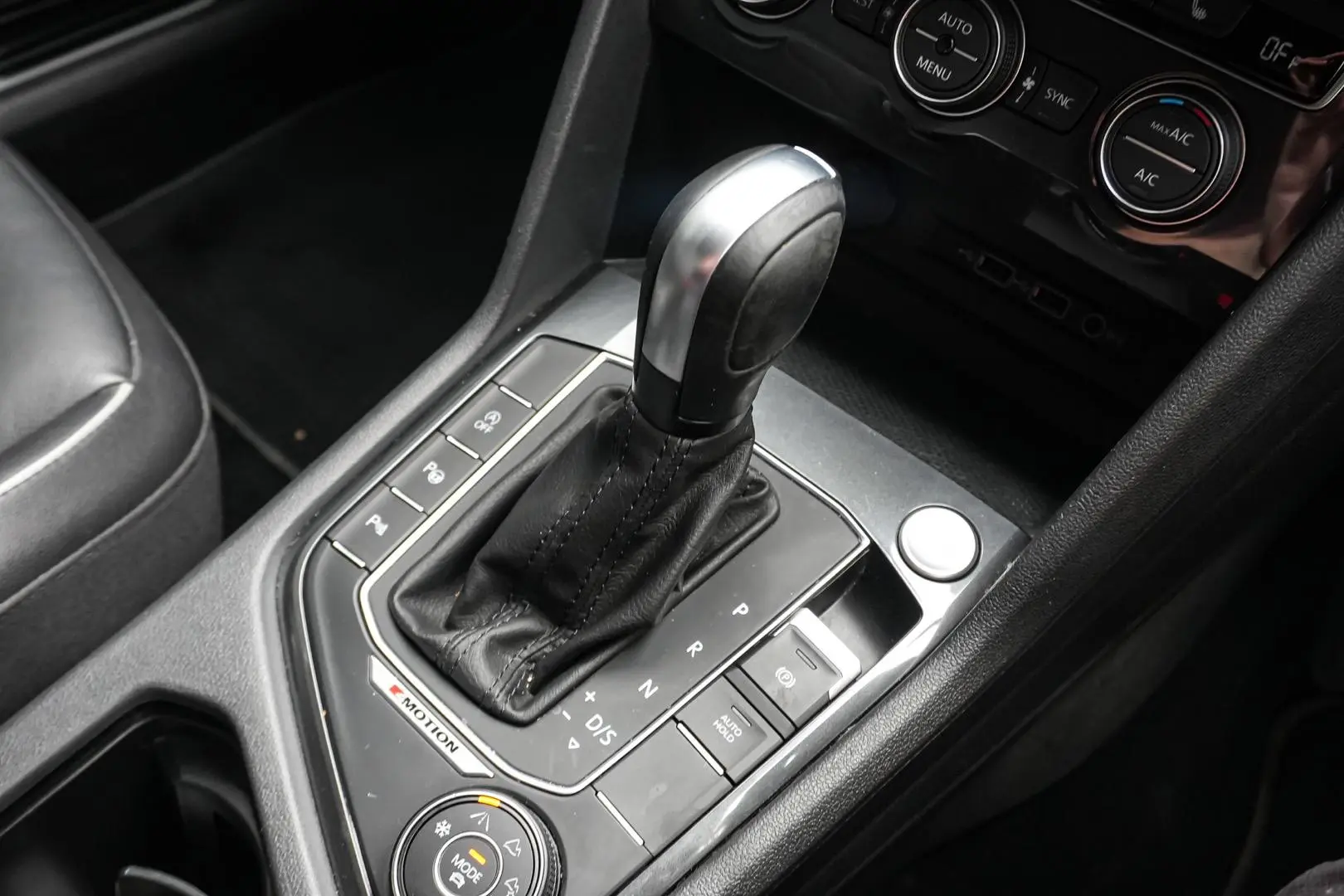 2020 Volkswagen Tiguan Gallery Image 19