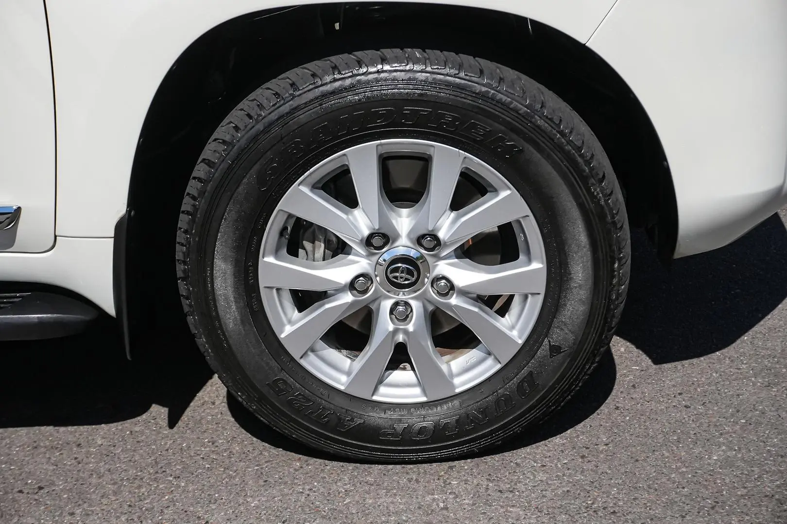 2017 Toyota Landcruiser Gallery Image 11