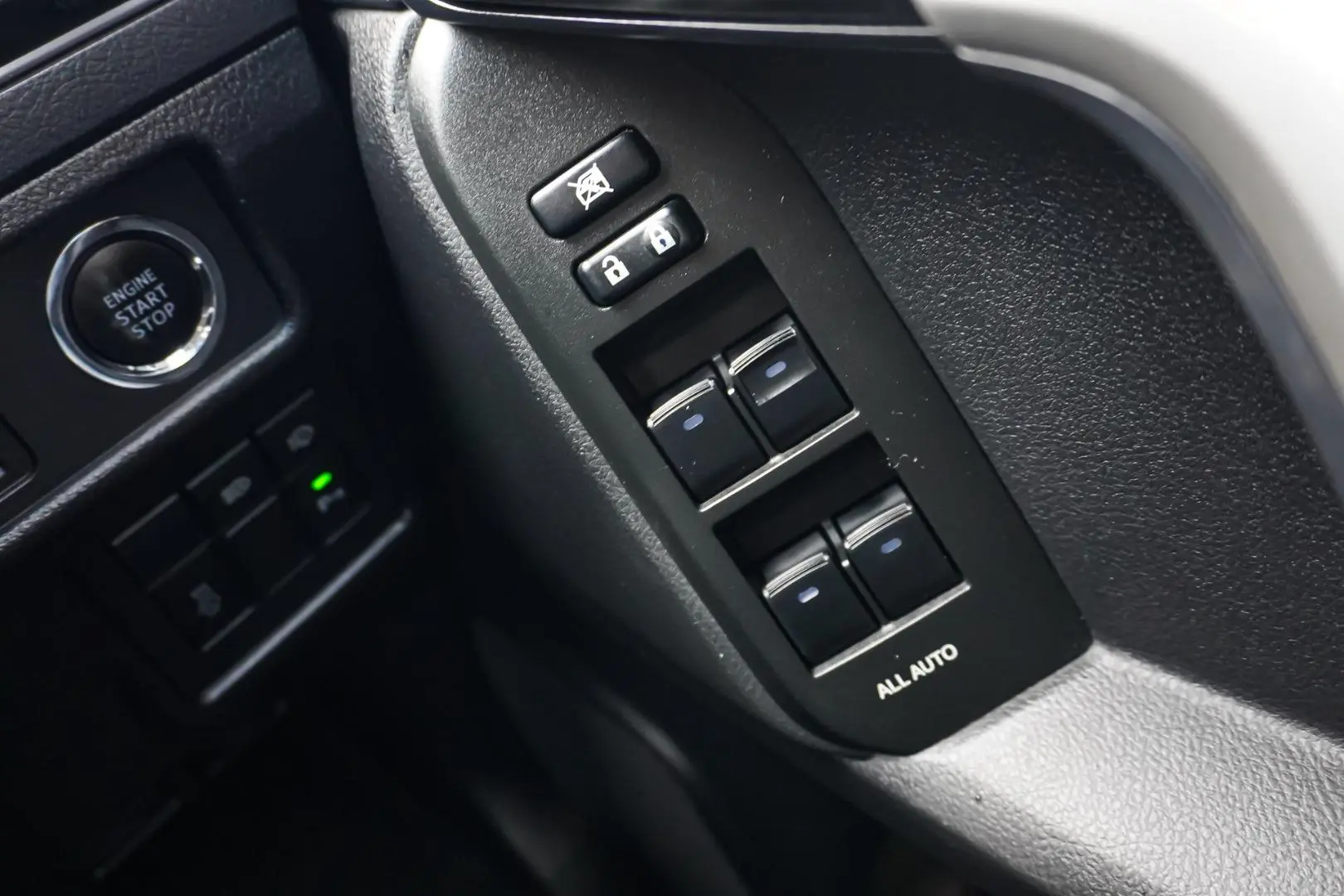2018 Toyota Landcruiser Prado Gallery Image 21