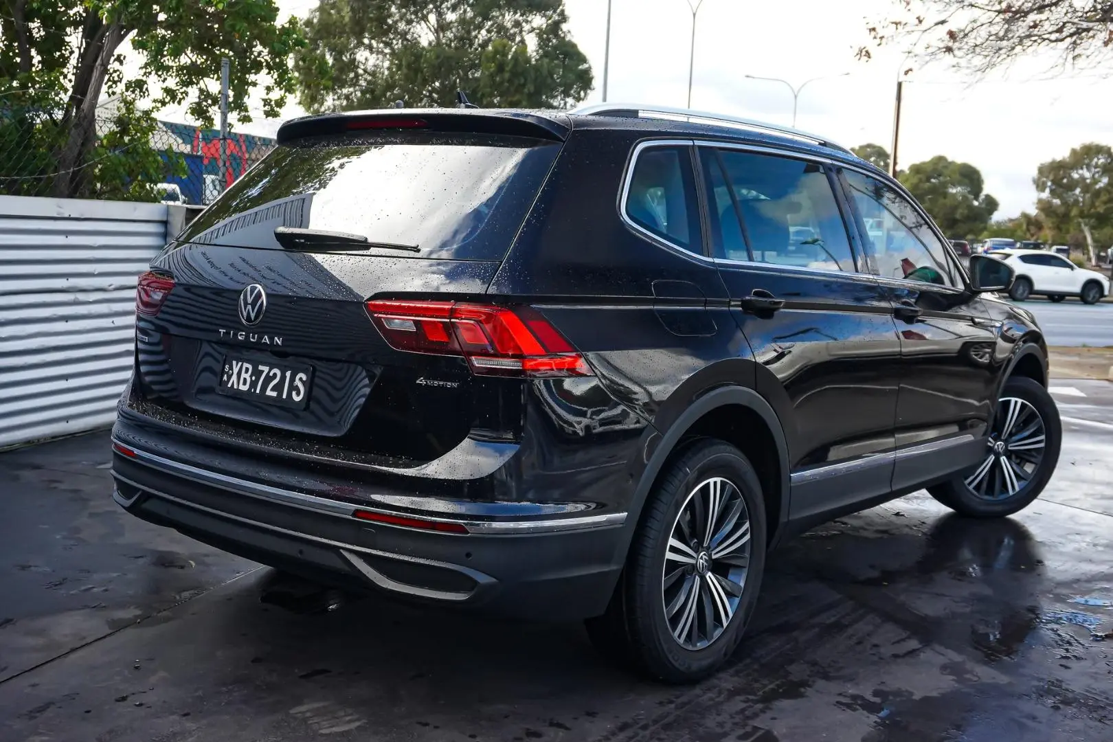 2022 Volkswagen Tiguan Gallery Image 3
