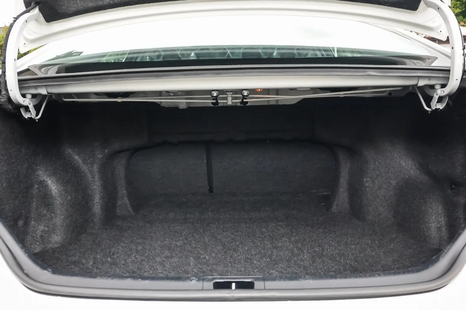 2015 Toyota Camry Gallery Image 9