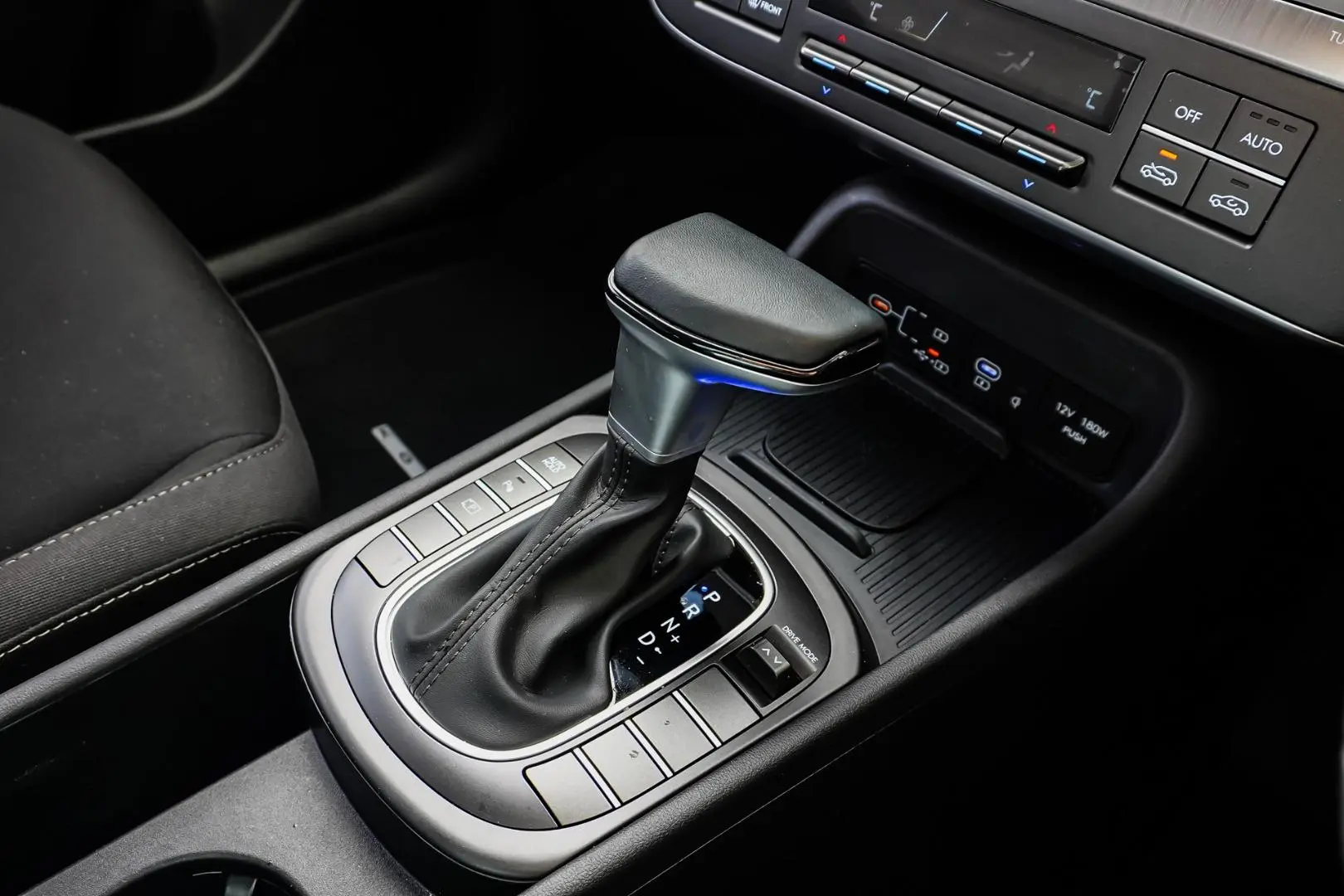 2024 Hyundai Kona Gallery Image 19