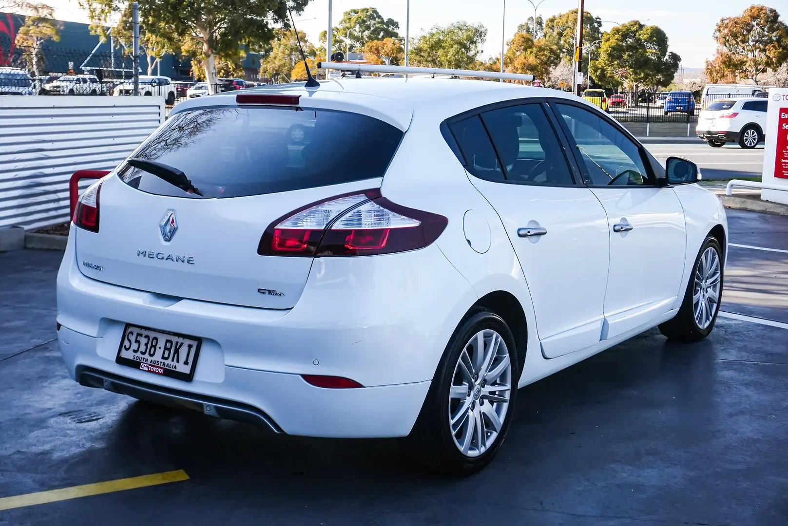 2015 Renault Megane Gallery Image 2