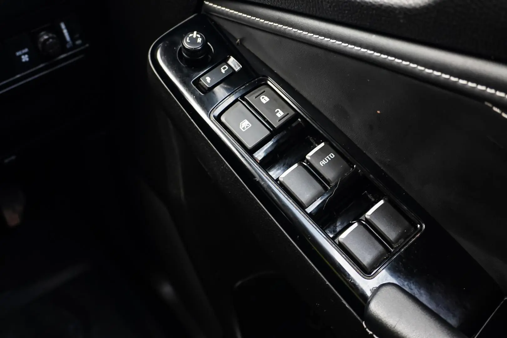 2022 Isuzu MU-X Gallery Image 26