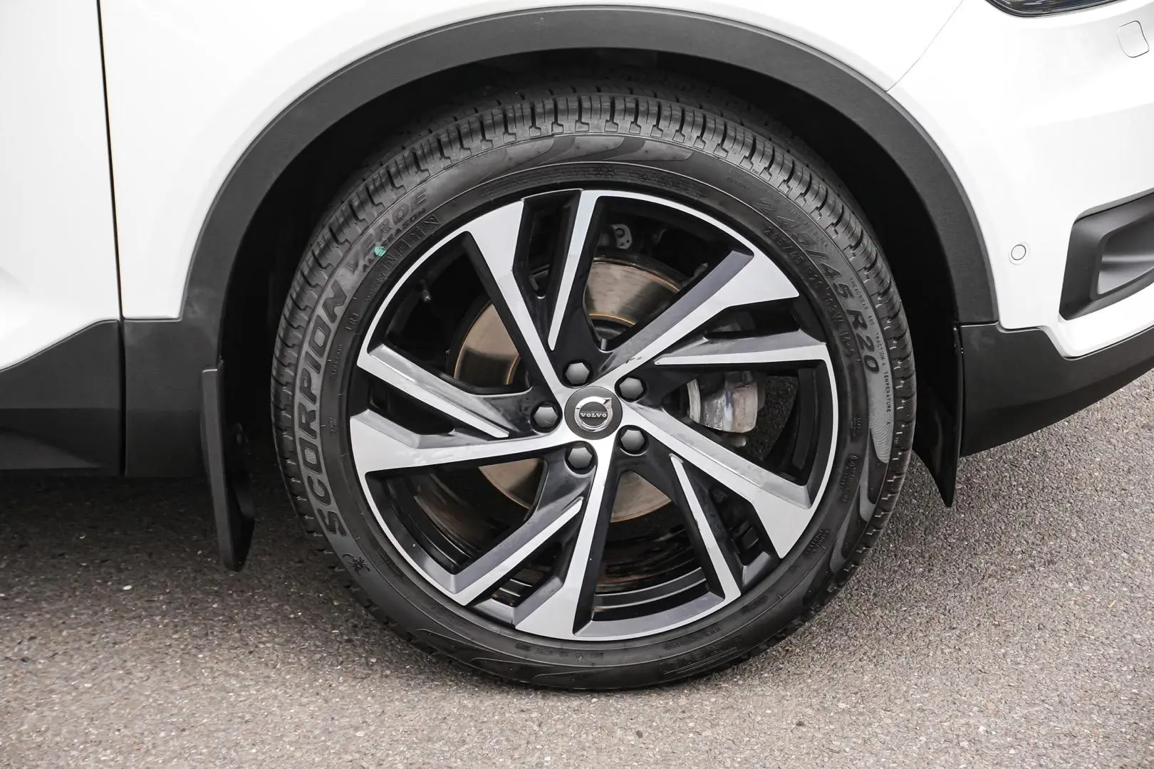 2020 Volvo XC40 Gallery Image 12