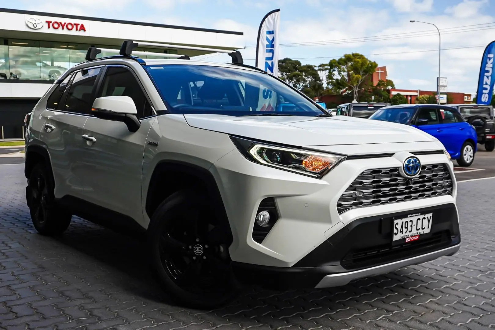 2019 Toyota RAV4 Gallery Image 2