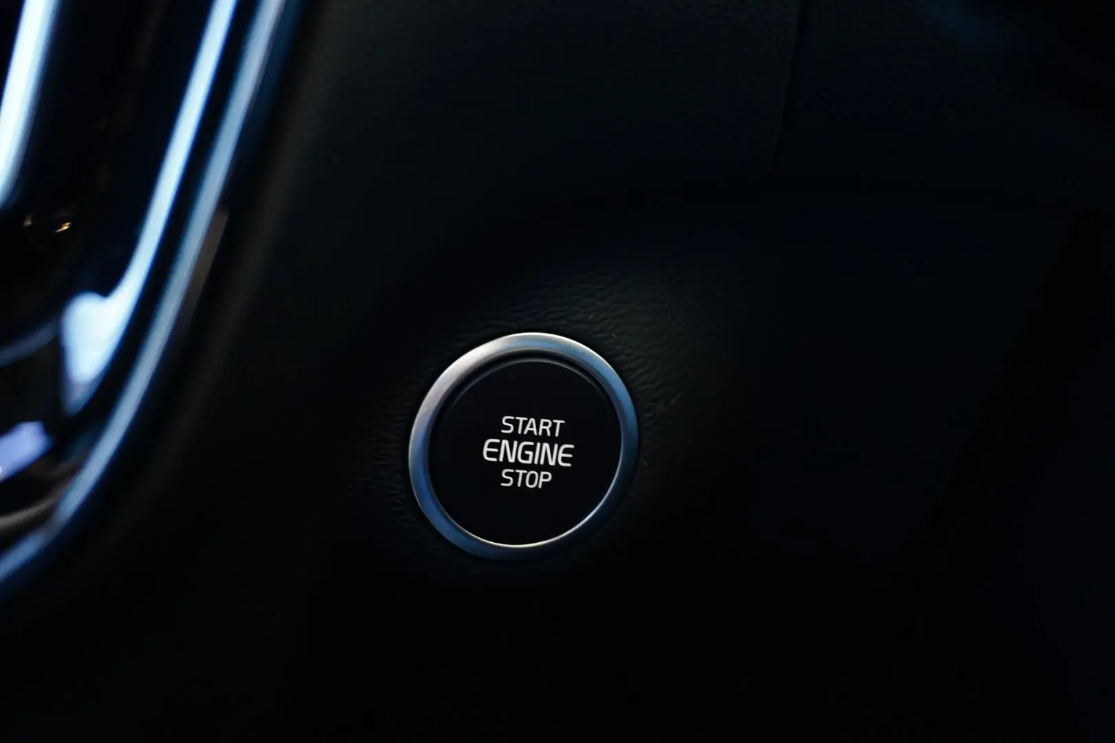 2023 Volvo XC40 Gallery Image 25