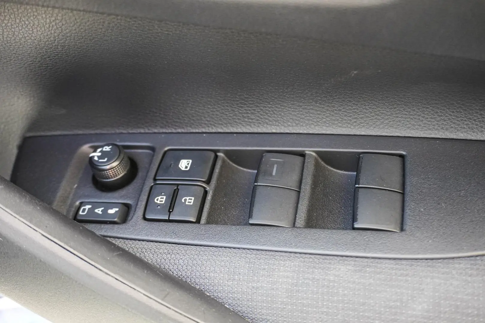 2025 Toyota Corolla Gallery Image 18