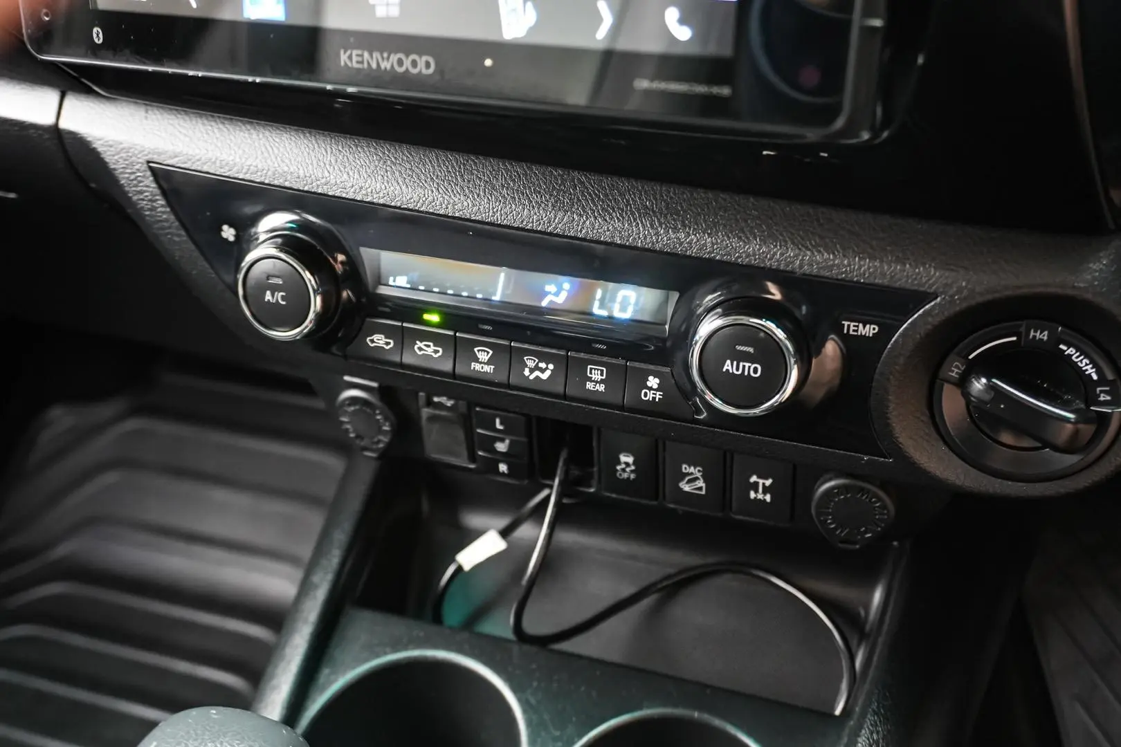 2018 Toyota Hilux Gallery Image 23