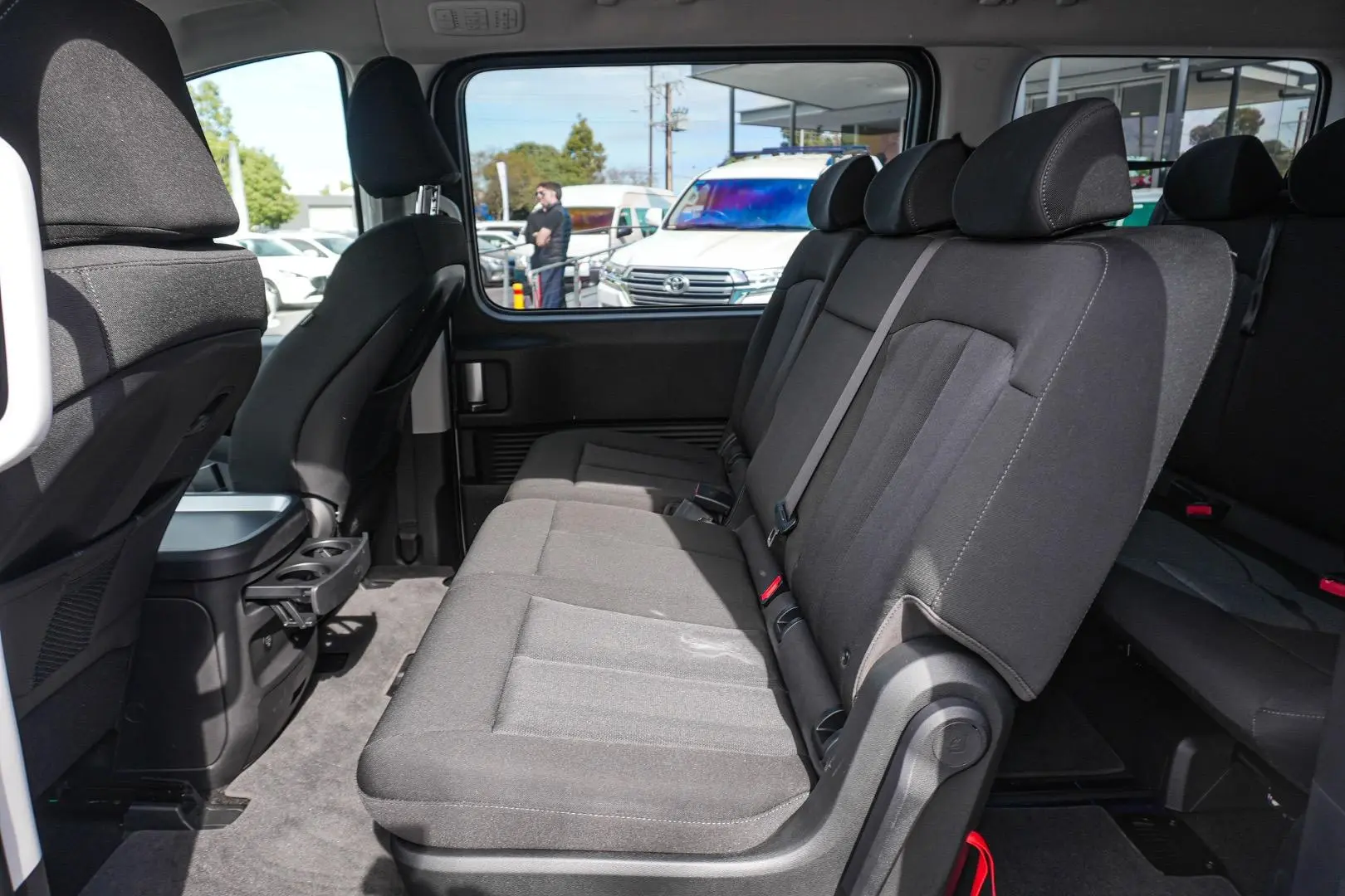 2022 Hyundai STARIA Gallery Image 8