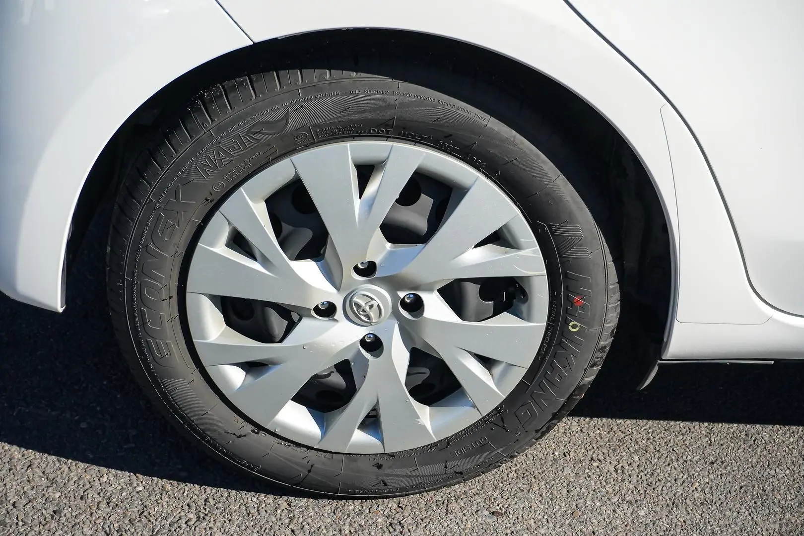 2019 Toyota Yaris Gallery Image 16
