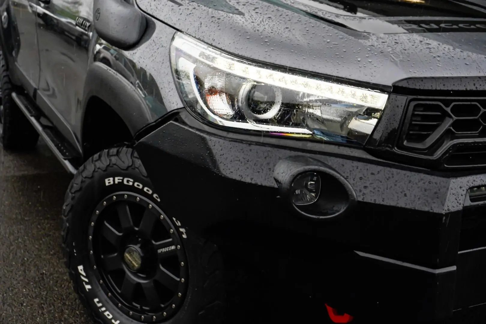 2019 Toyota Hilux Gallery Image 9