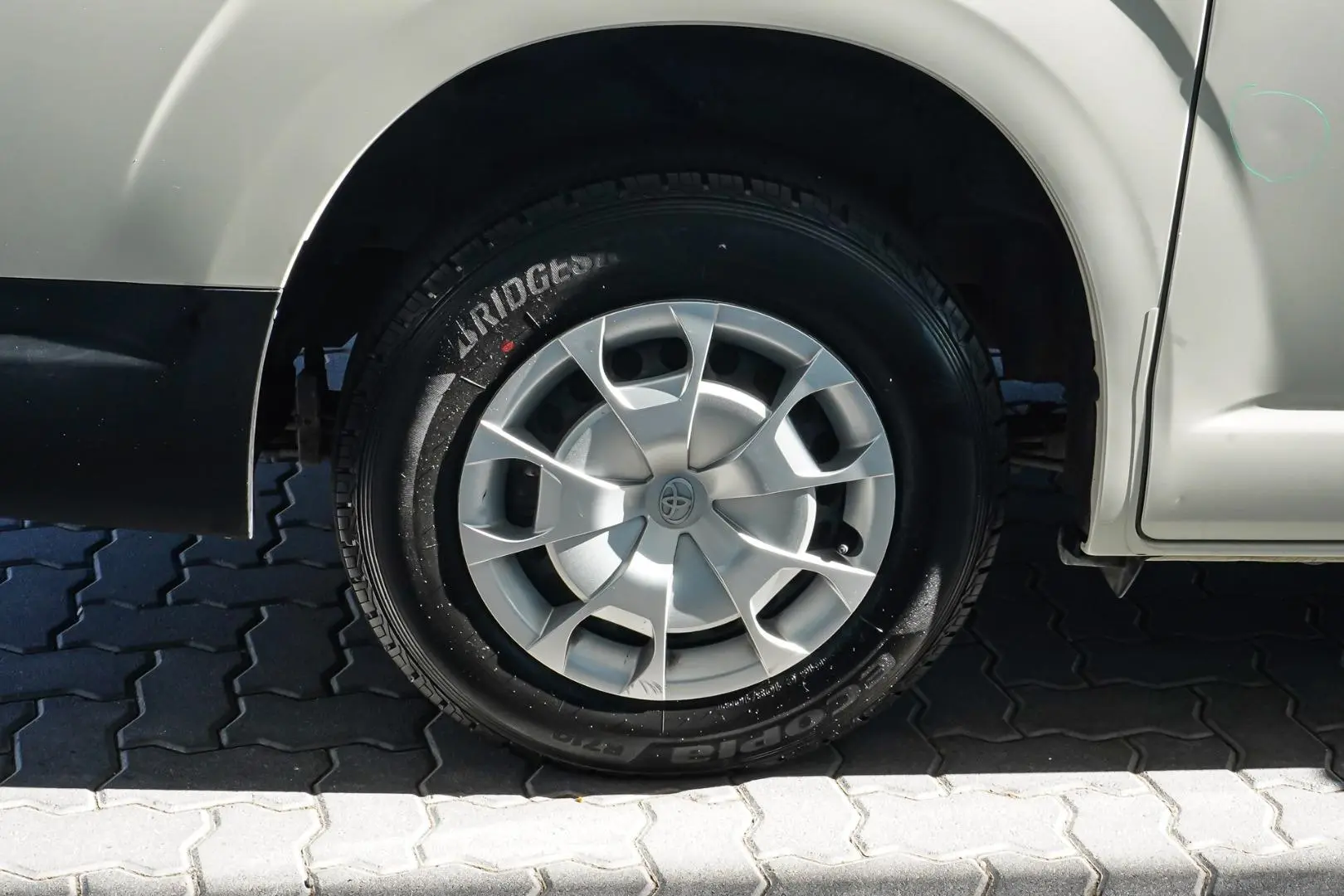 2020 Toyota Hiace Gallery Image 14