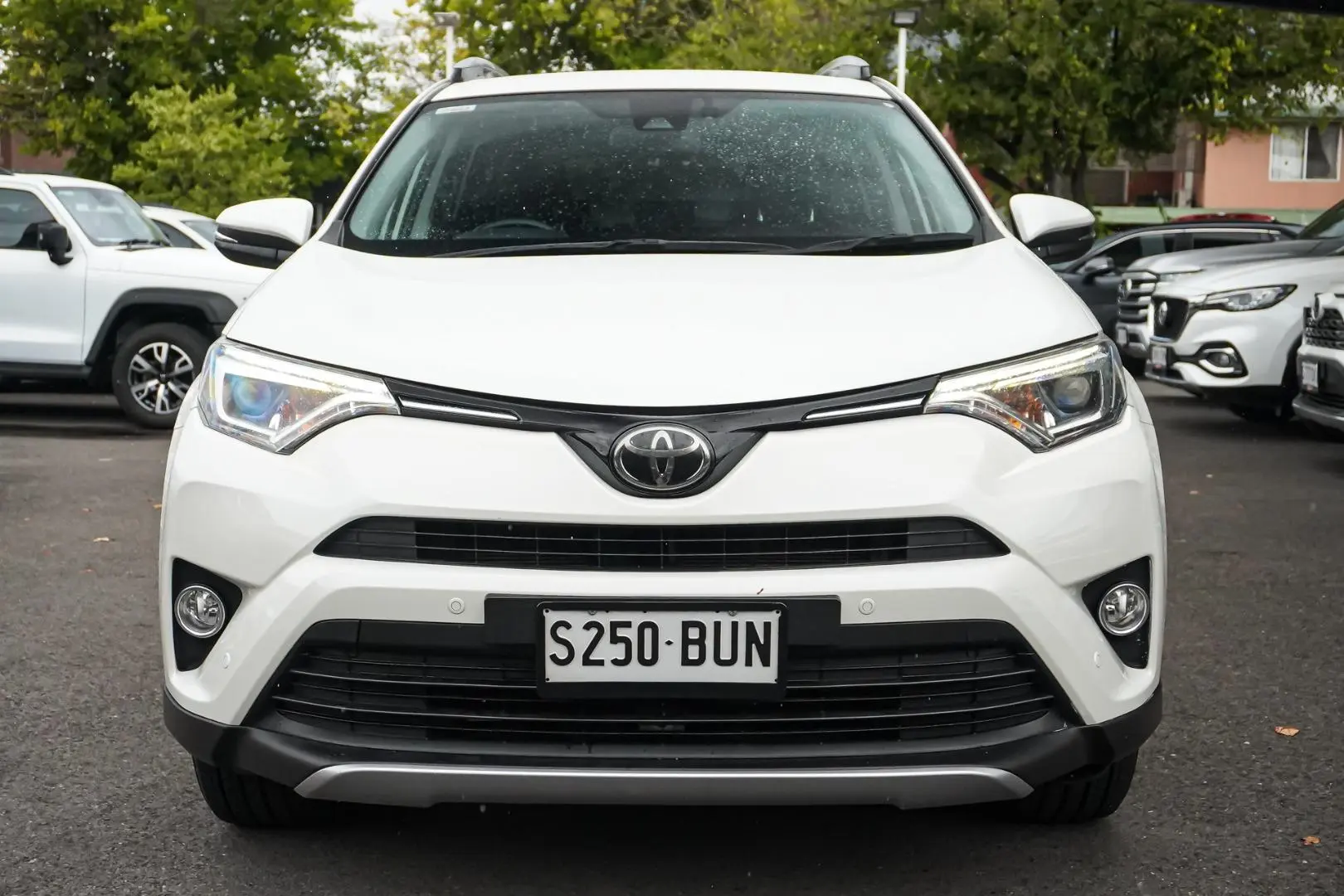 2018 Toyota RAV4 Gallery Image 5